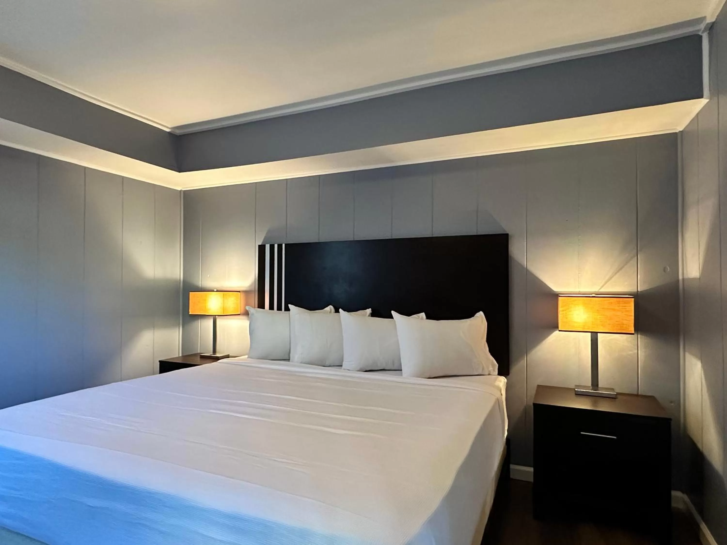 Bed in Community Court Motel