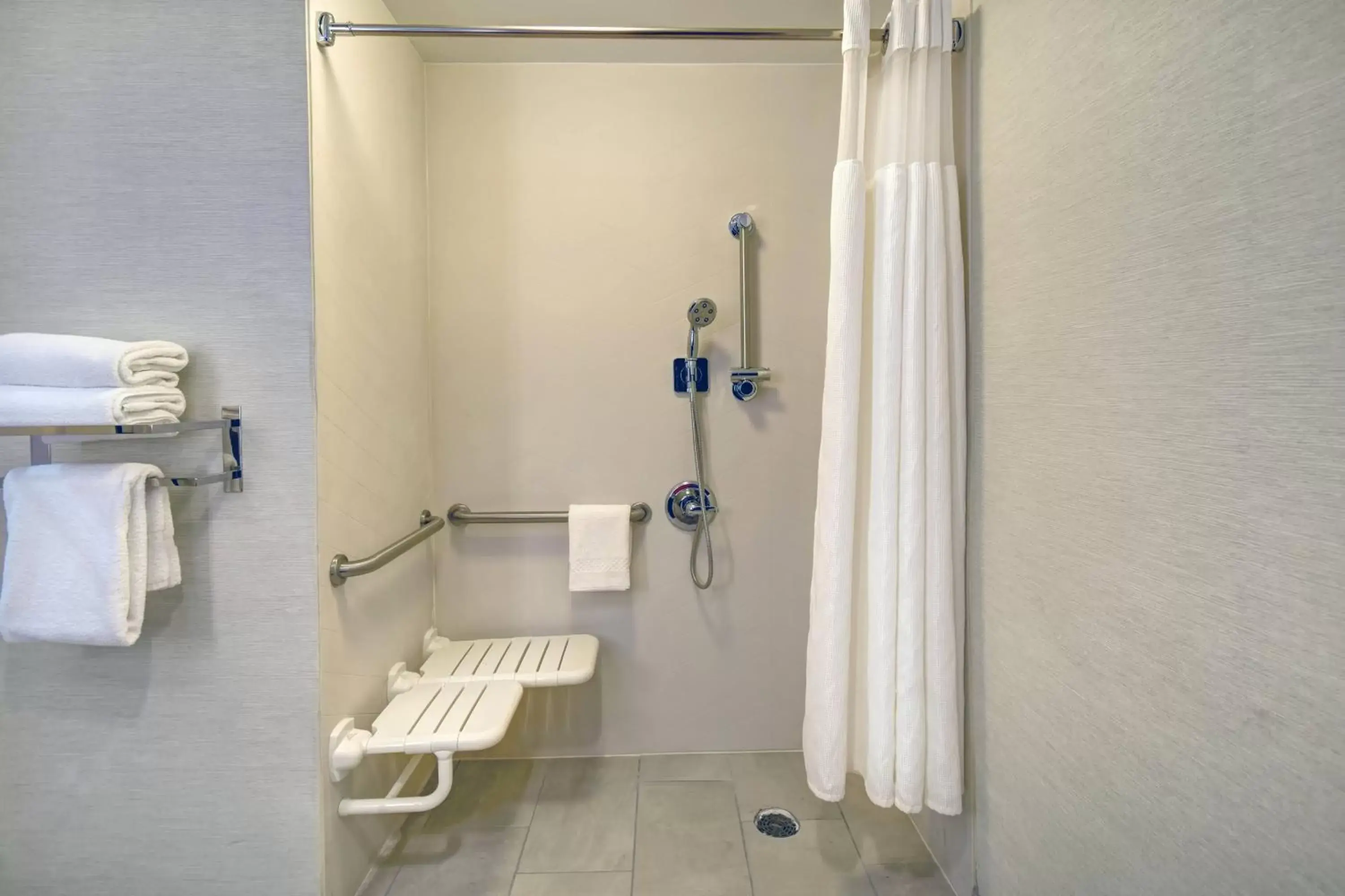 Bathroom in Fairfield Inn & Suites by Marriott Atlanta Kennesaw