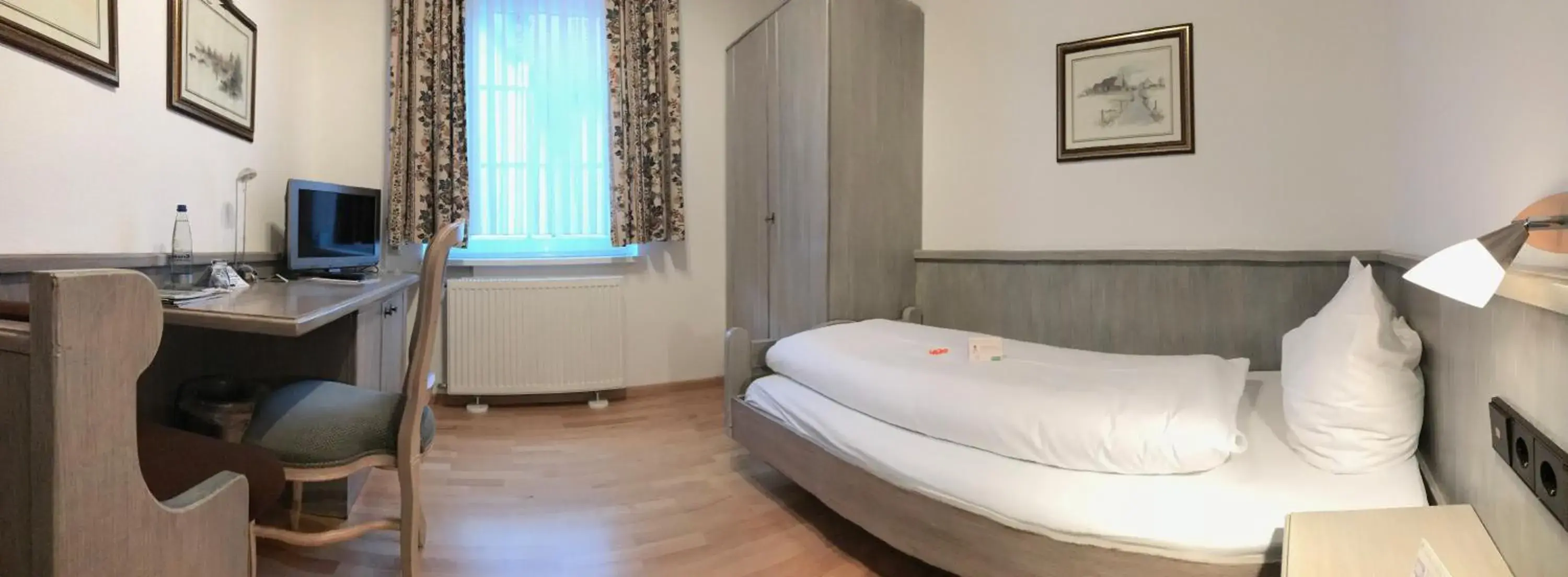 Photo of the whole room, Bed in Flair Hotel Vier Jahreszeiten