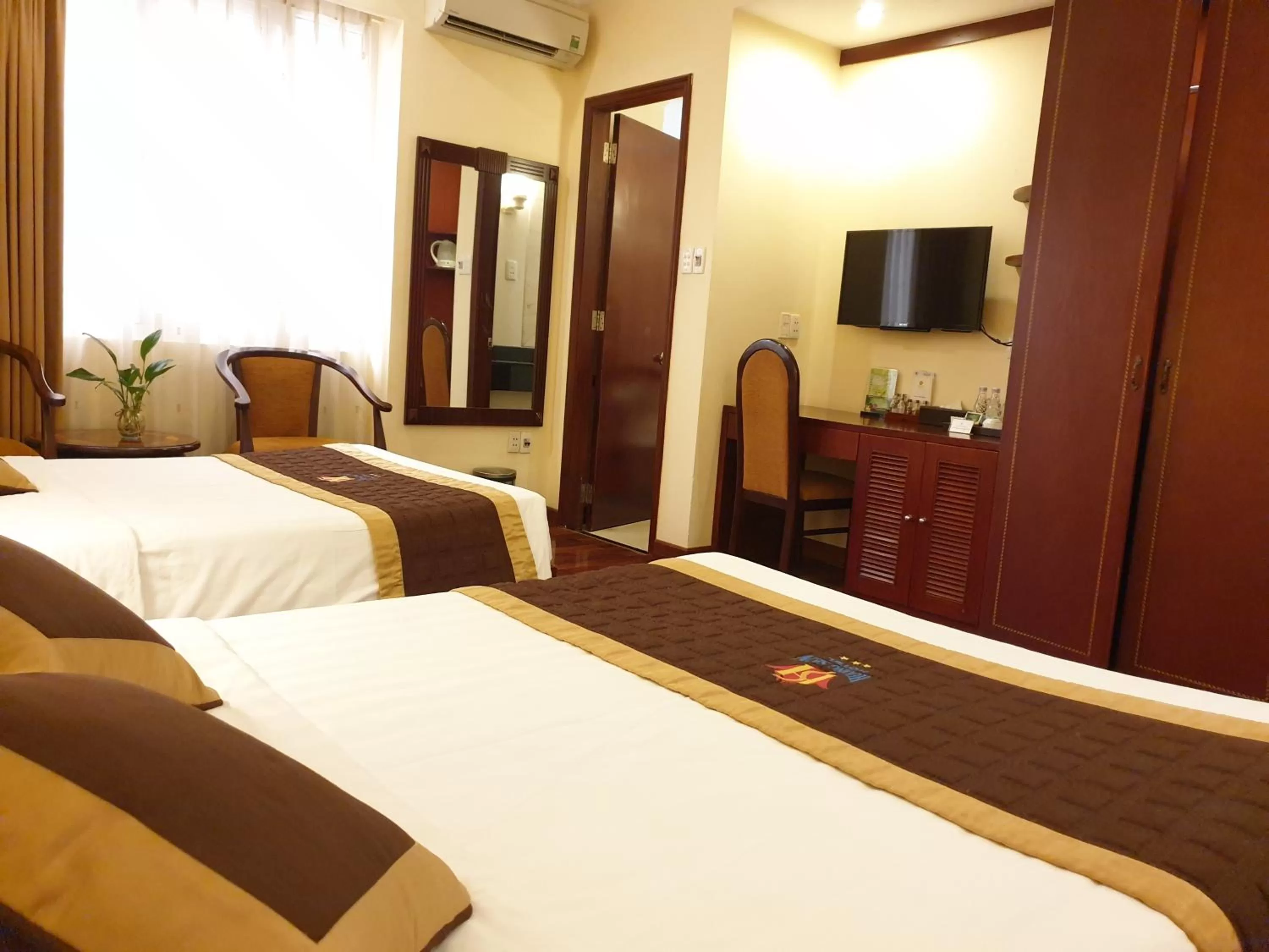Photo of the whole room, Bed in Huong Sen Hotel