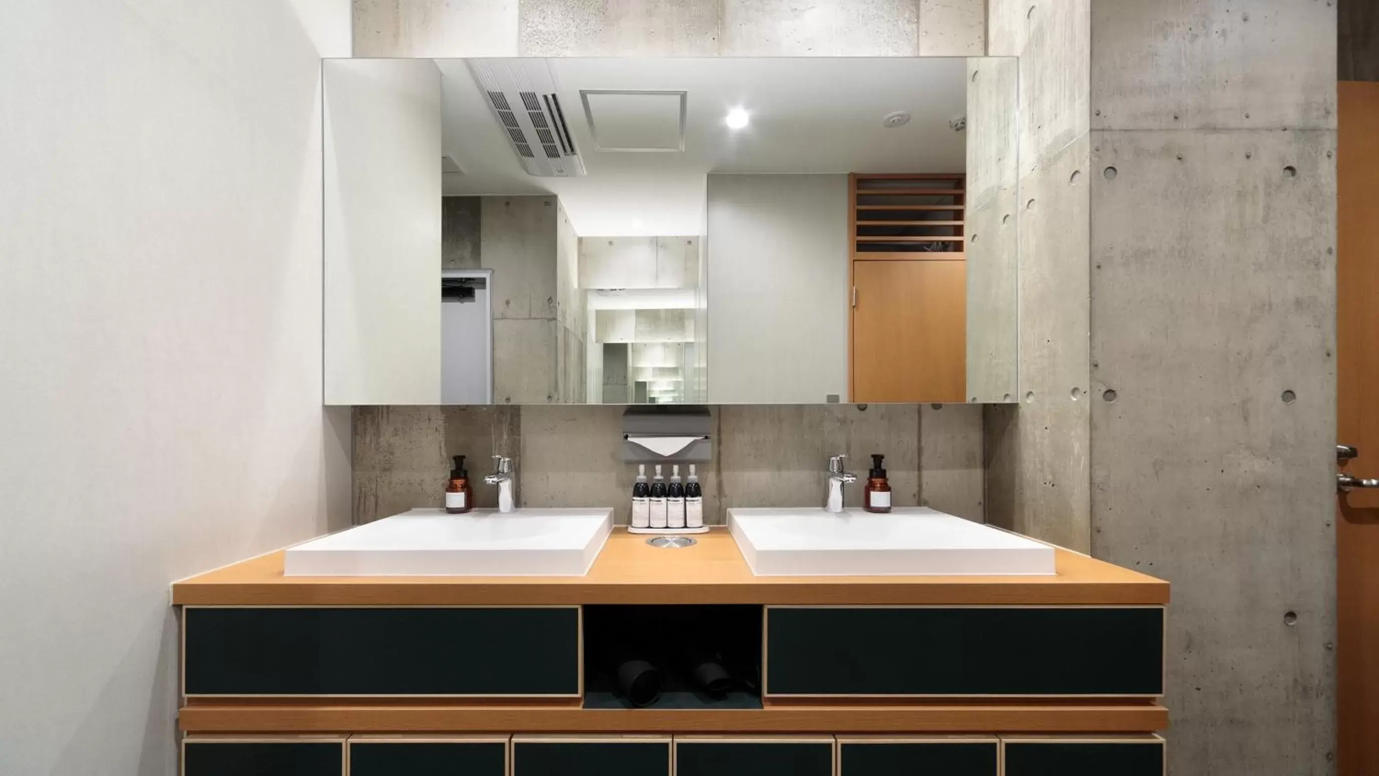 Shower, Bathroom in BUNSHODO HOTEL