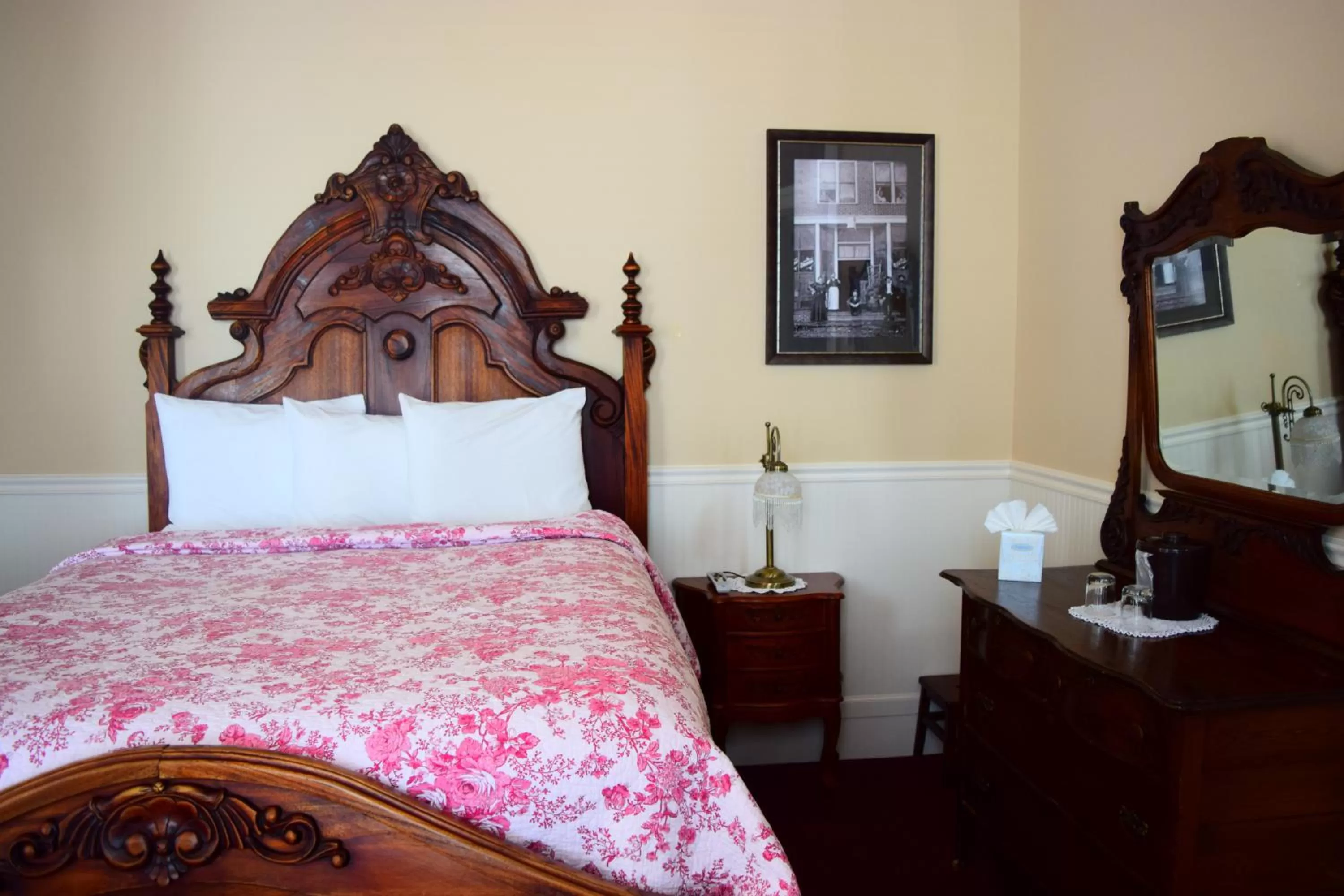 Bed in Grand Imperial Hotel