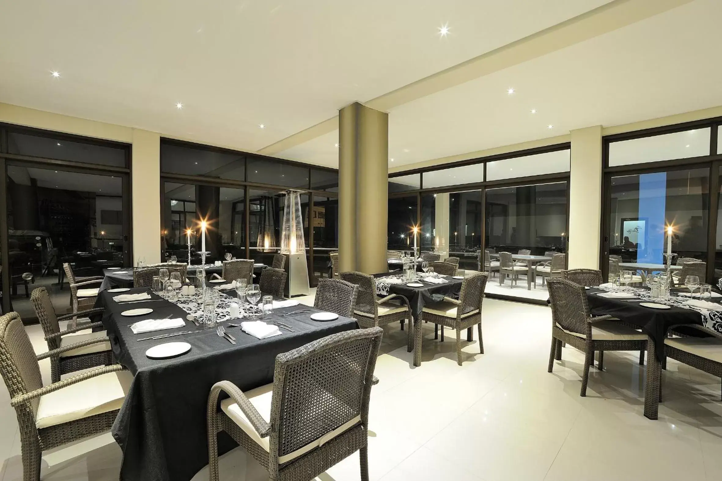 Restaurant/Places to Eat in Beach Hotel Swakopmund