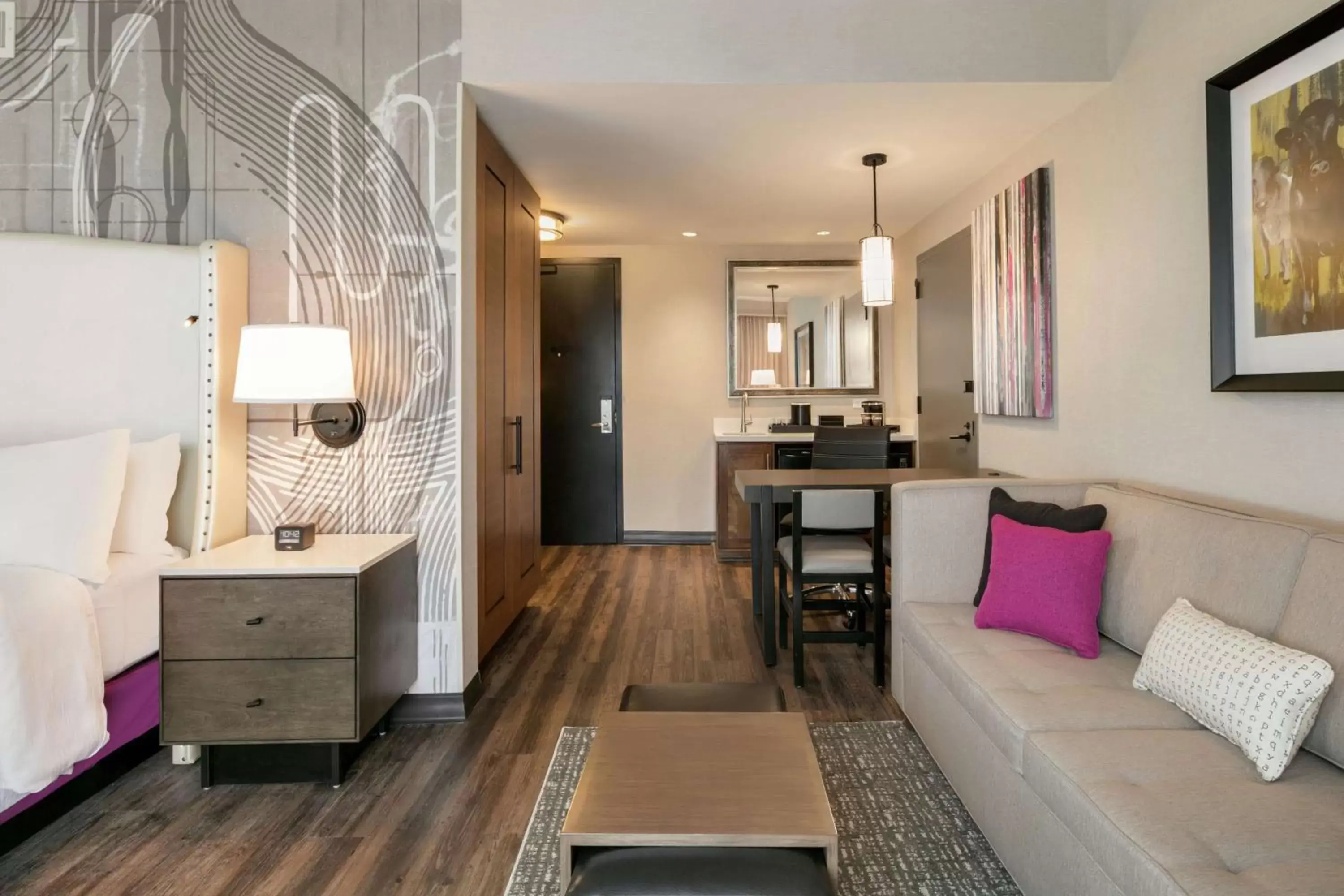 Bedroom, Kitchen/Kitchenette in Embassy Suites By Hilton Berkeley Heights