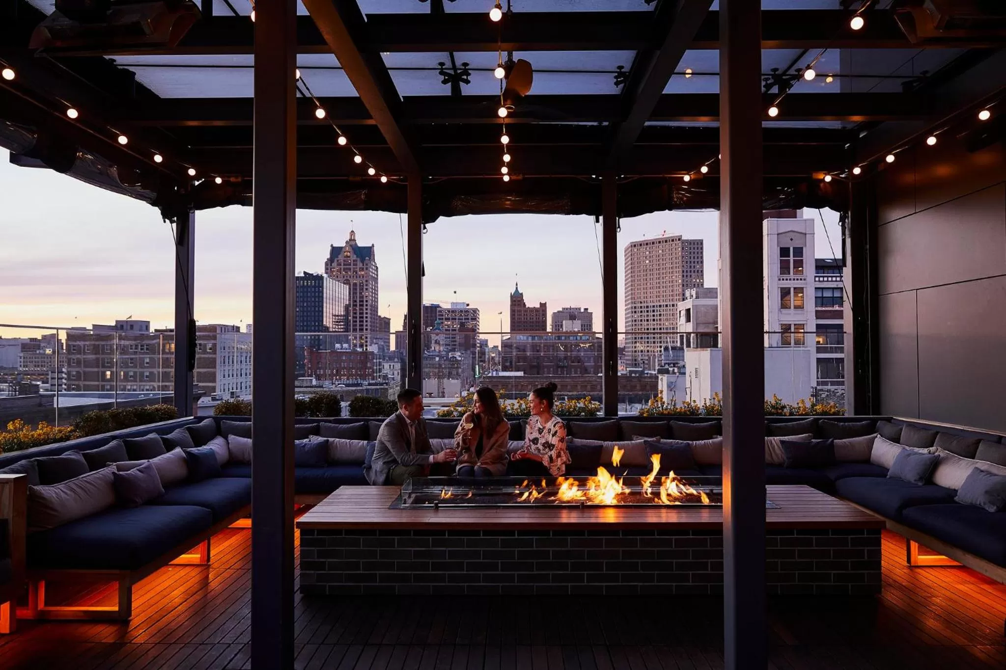 Restaurant/places to eat in Kimpton Journeyman Hotel by IHG