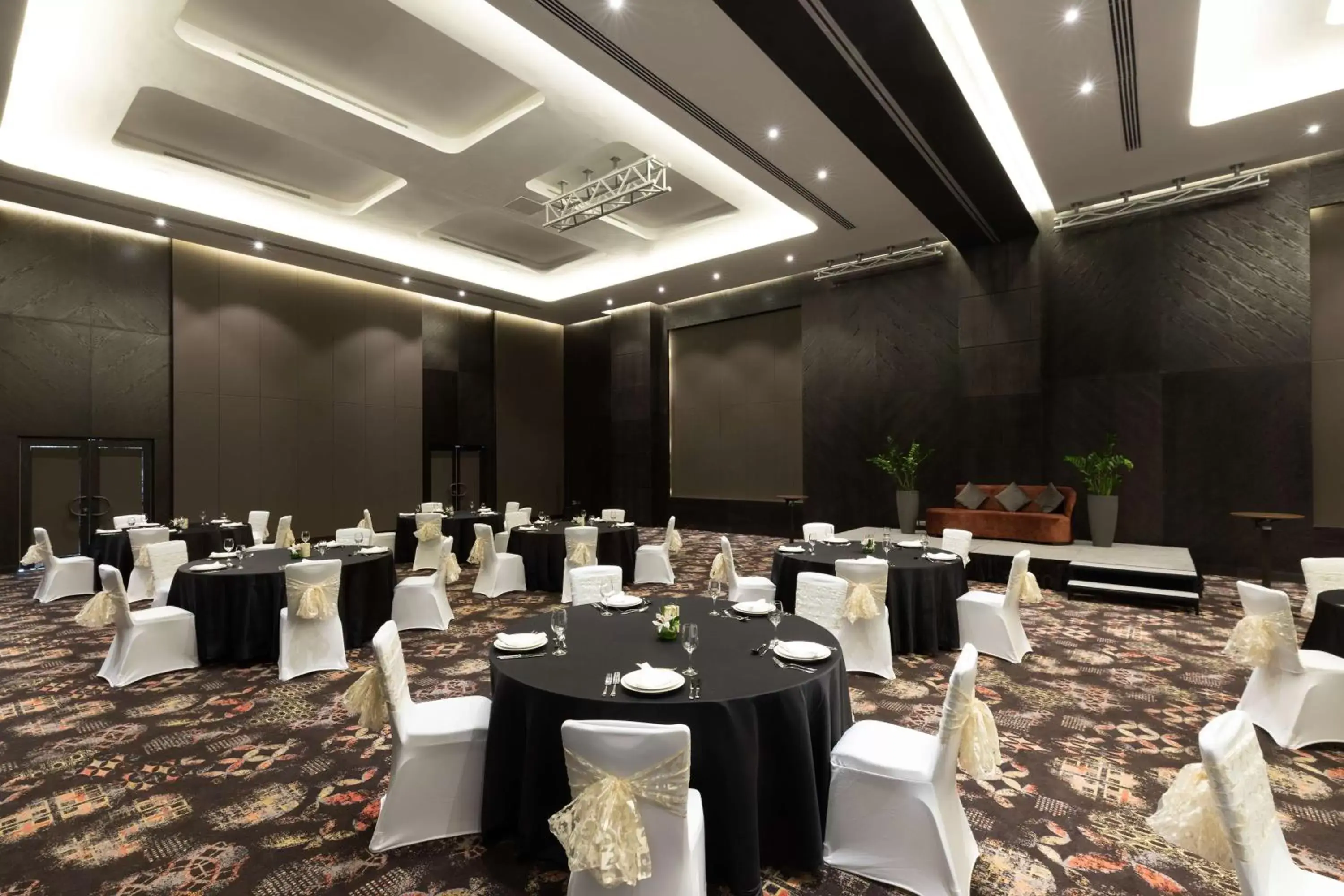 Banquet/Function facilities, Banquet Facilities in Radisson Blu Hotel, Dubai Canal View