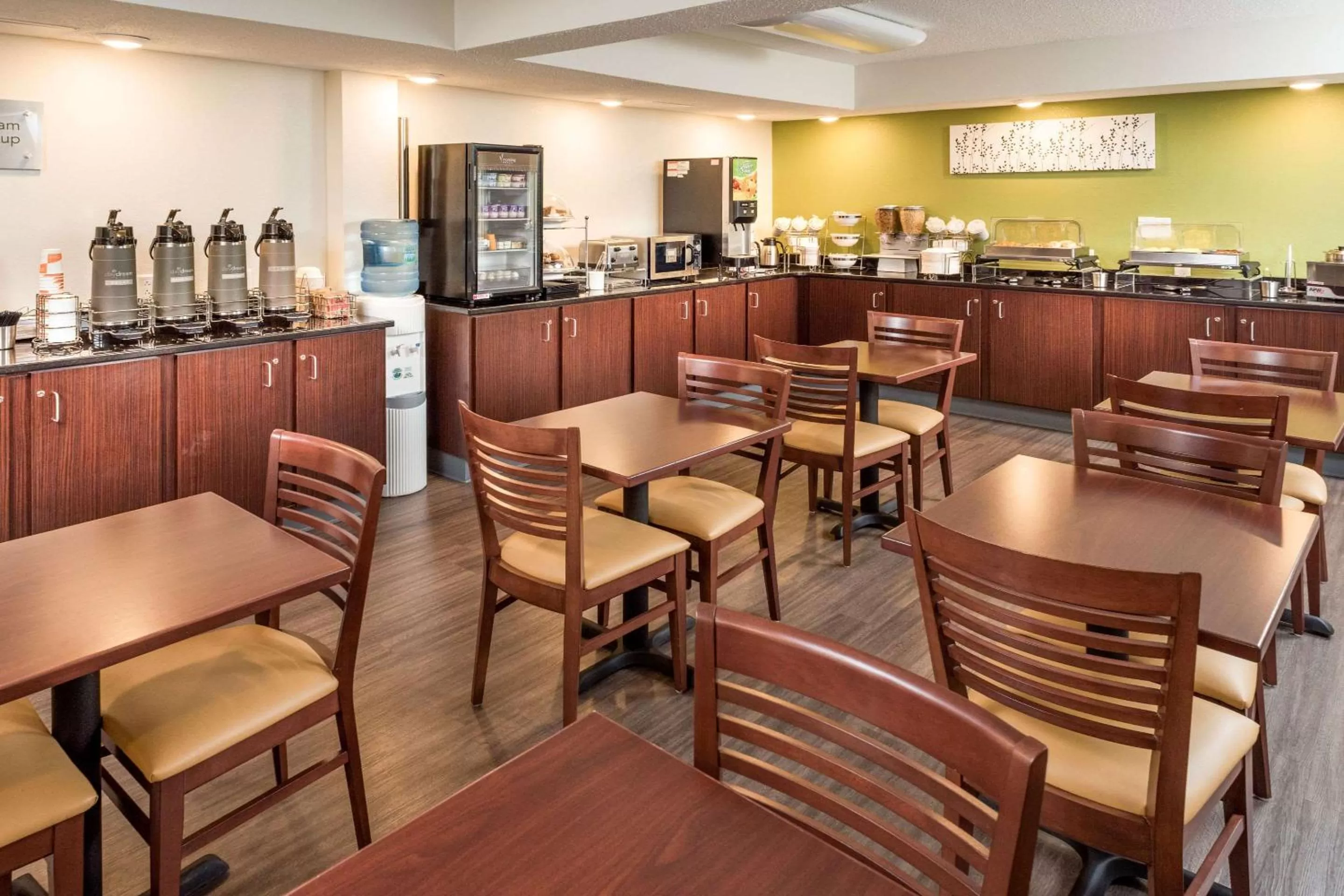 Restaurant/places to eat in Sleep Inn Charleston North