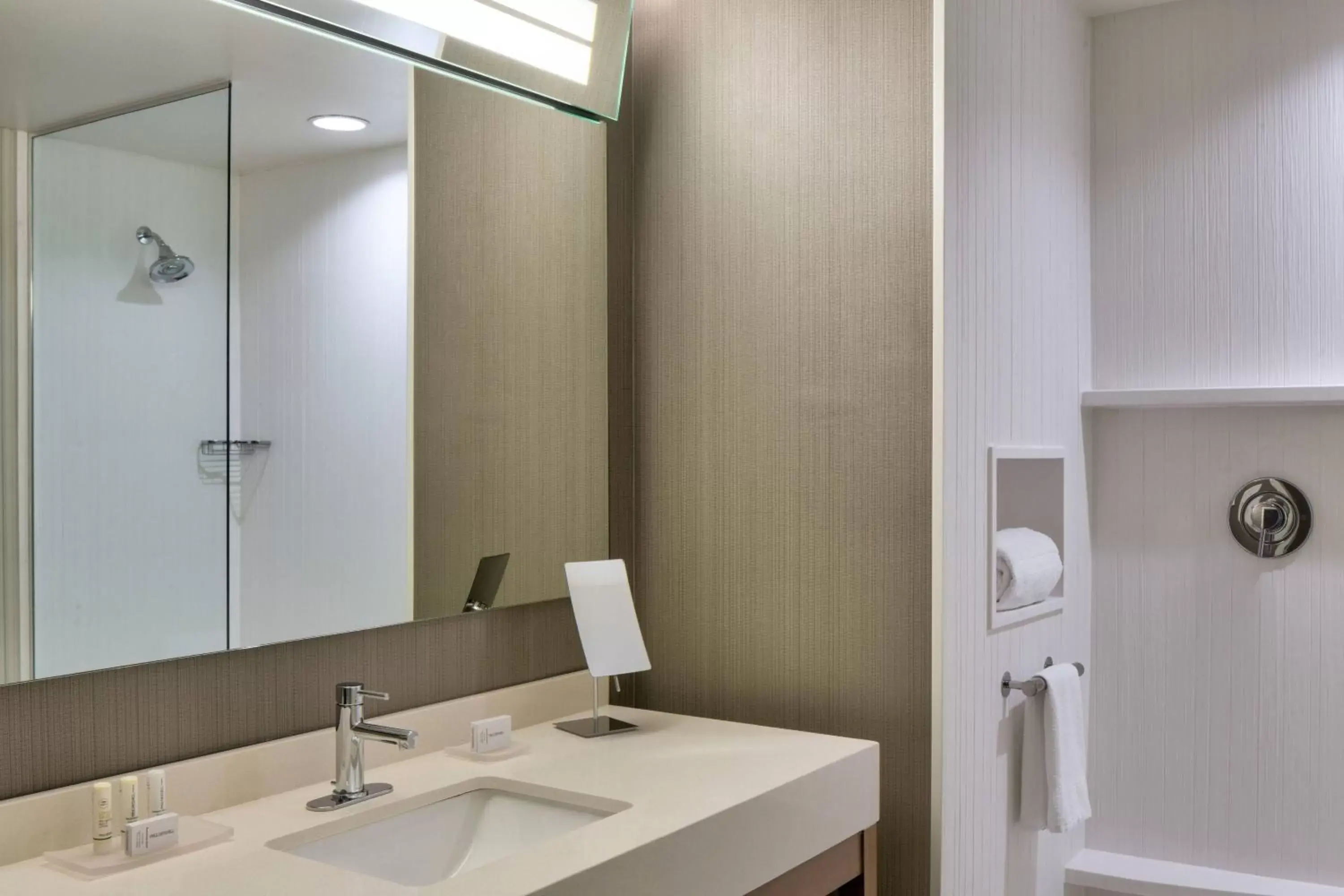 Bathroom in Courtyard by Marriott Houston Northwest/Cypress