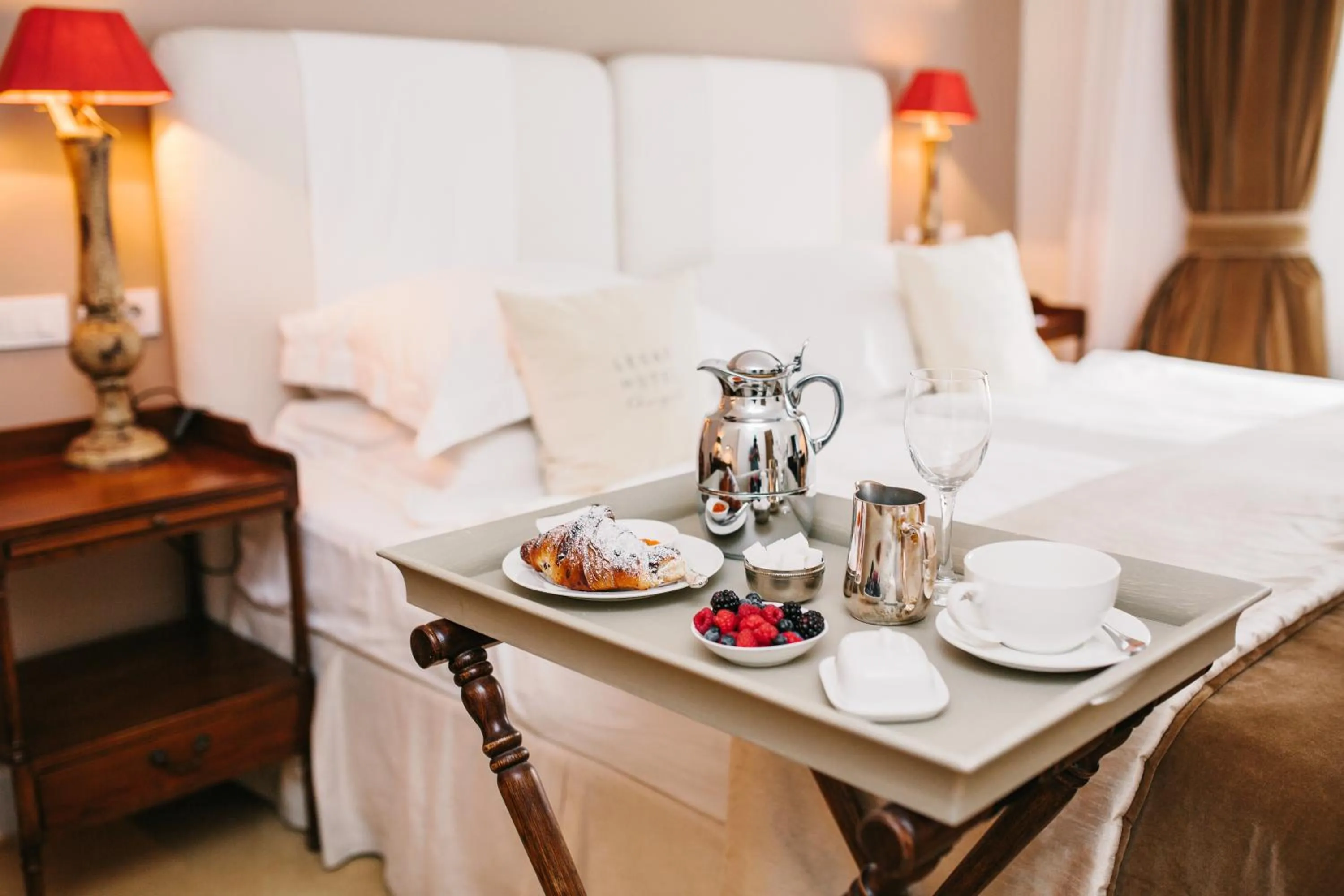 Breakfast, Bed in Lesar Hotel Angel - Member of Hip Hotels