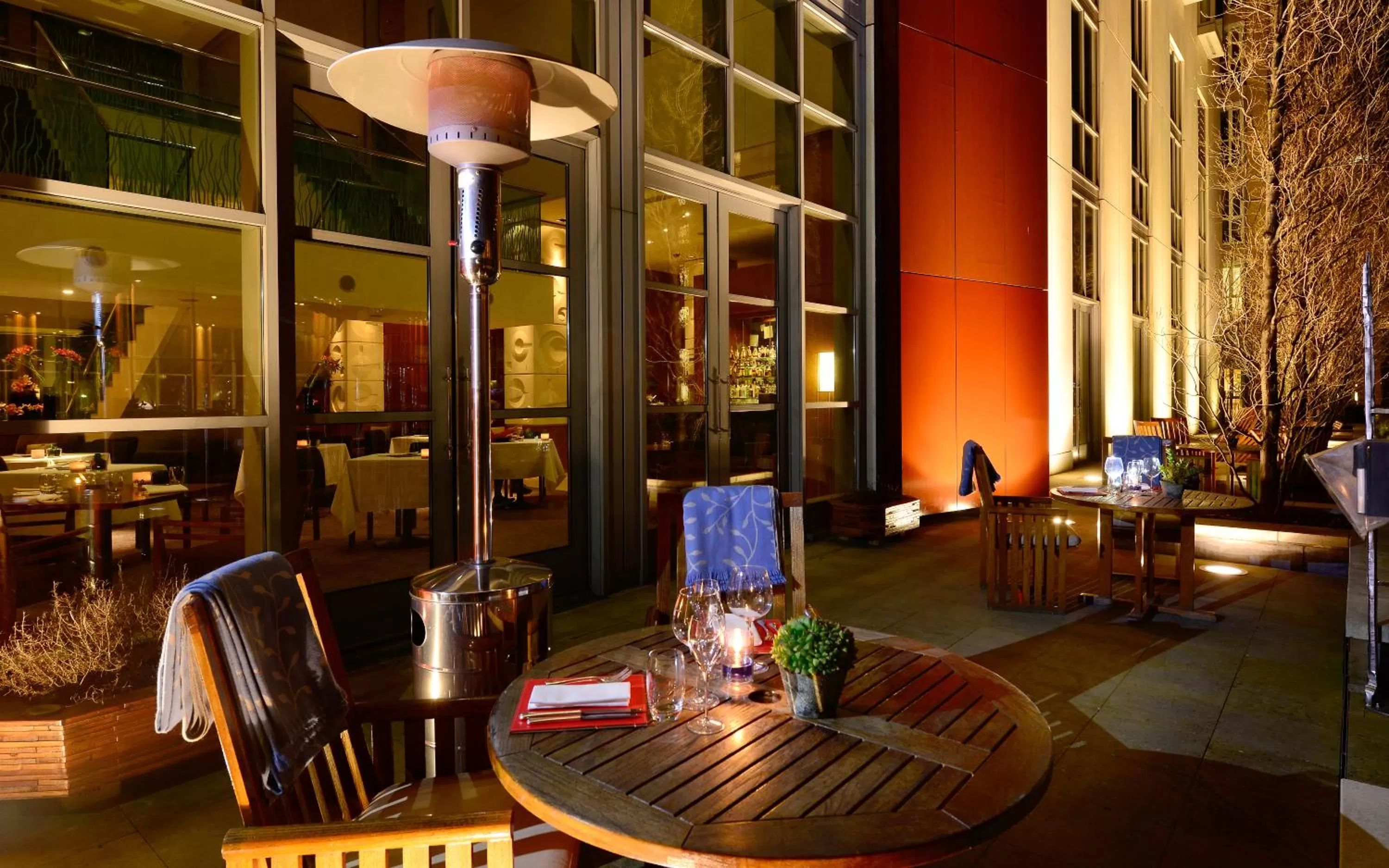 Patio in Canary Riverside Plaza Hotel