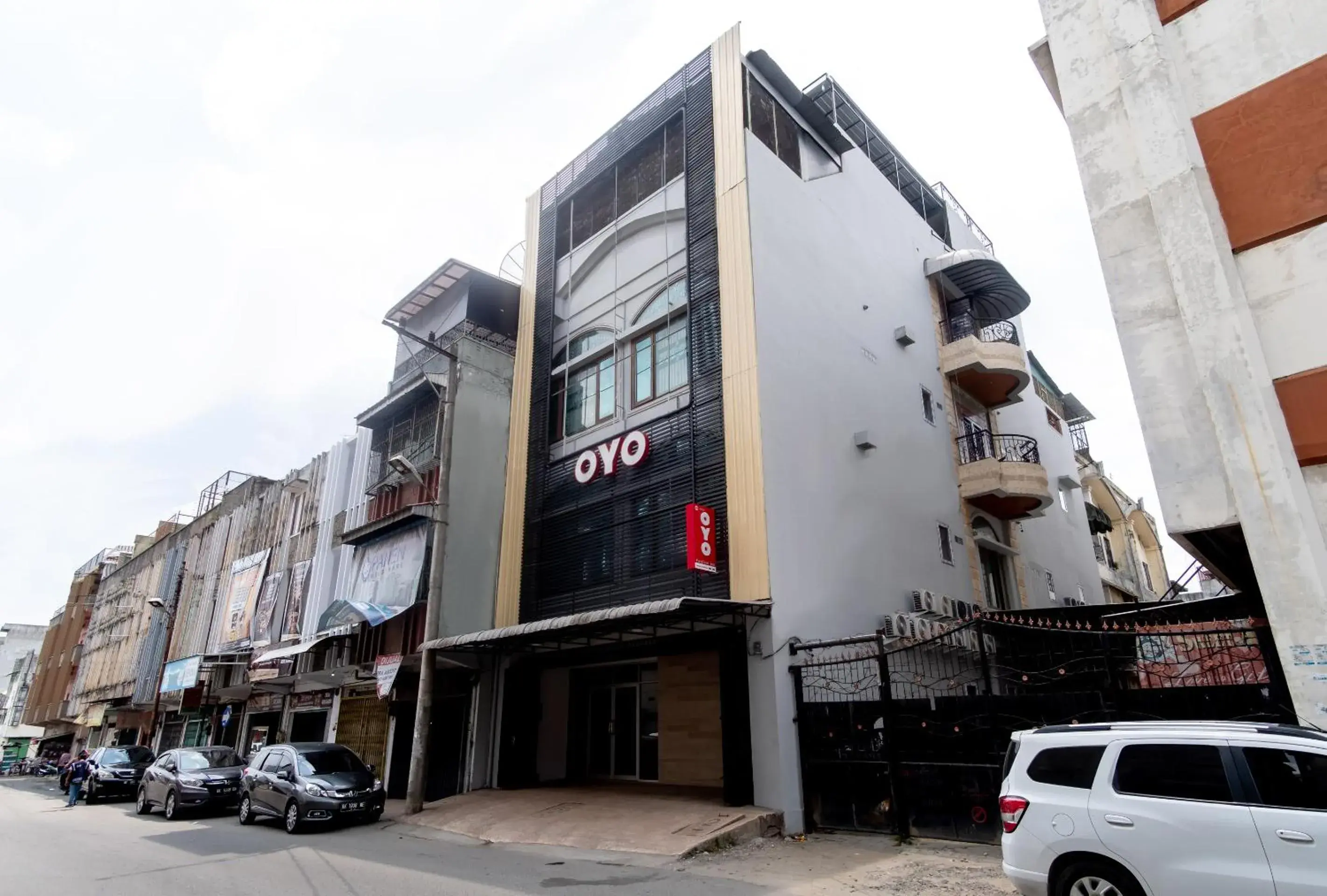 Property Building in Super OYO 3159 Festive Inn