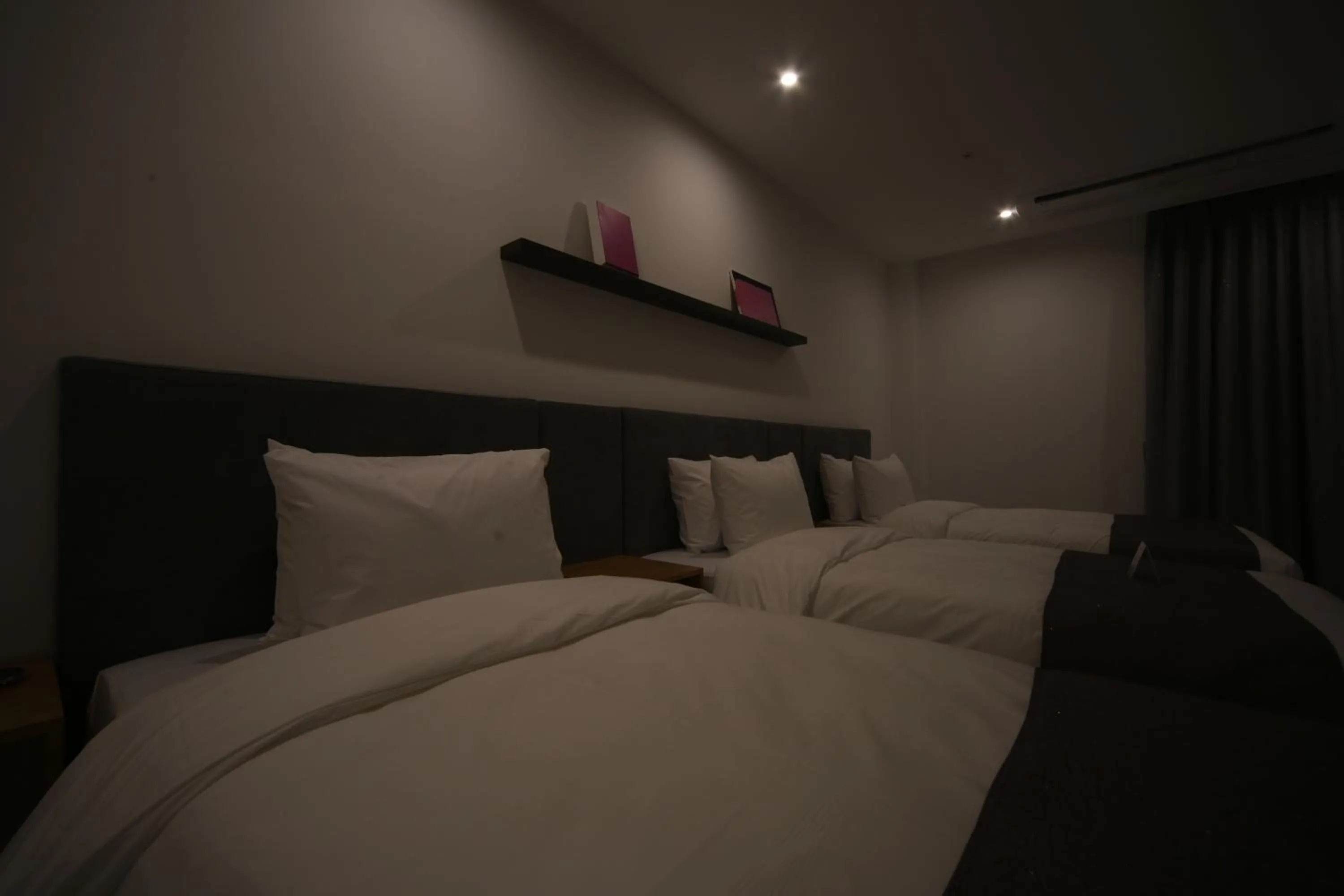 Bed in Hotel Noblestay