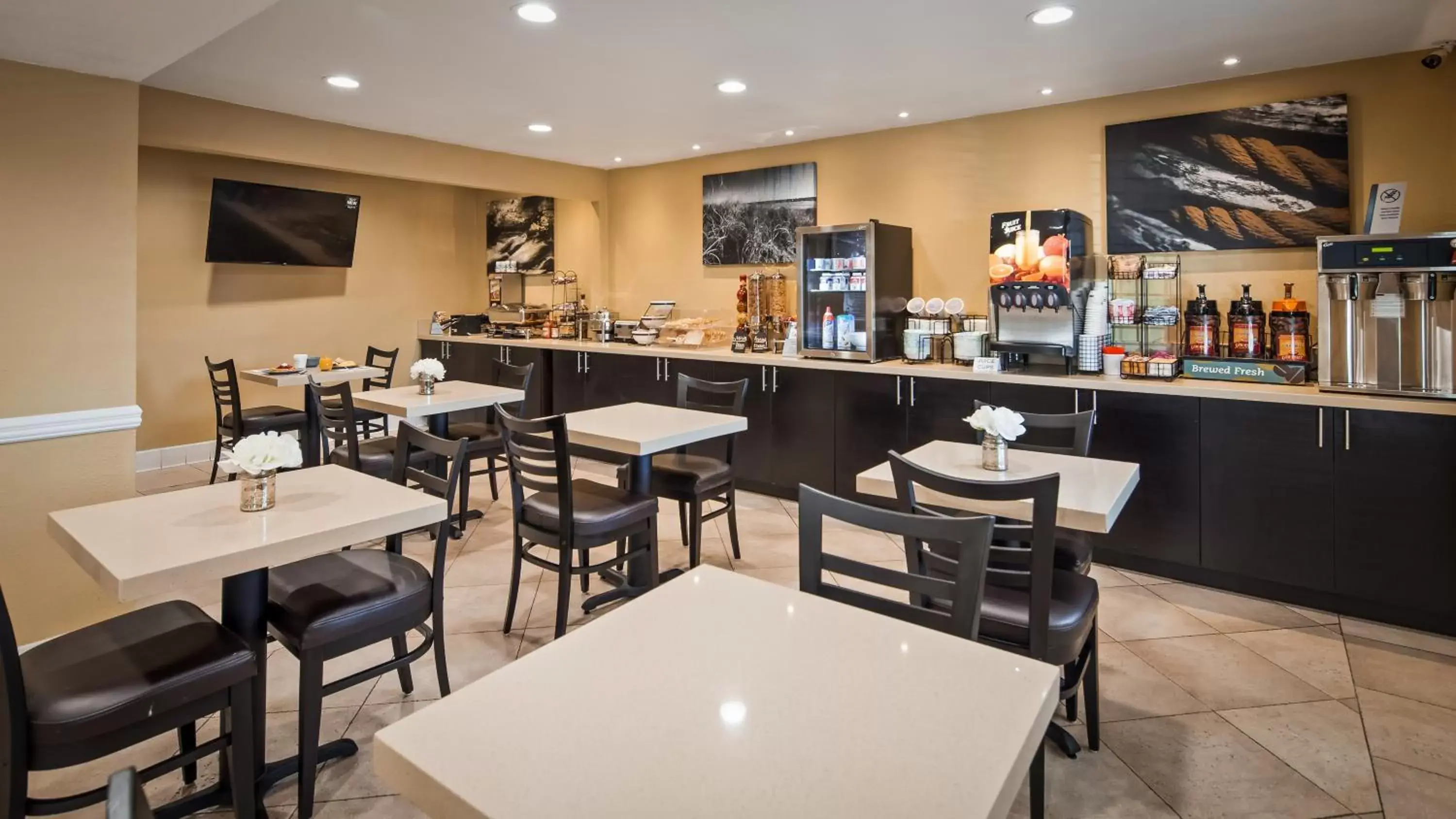 Restaurant/Places to Eat in Best Western Poway/San Diego Hotel