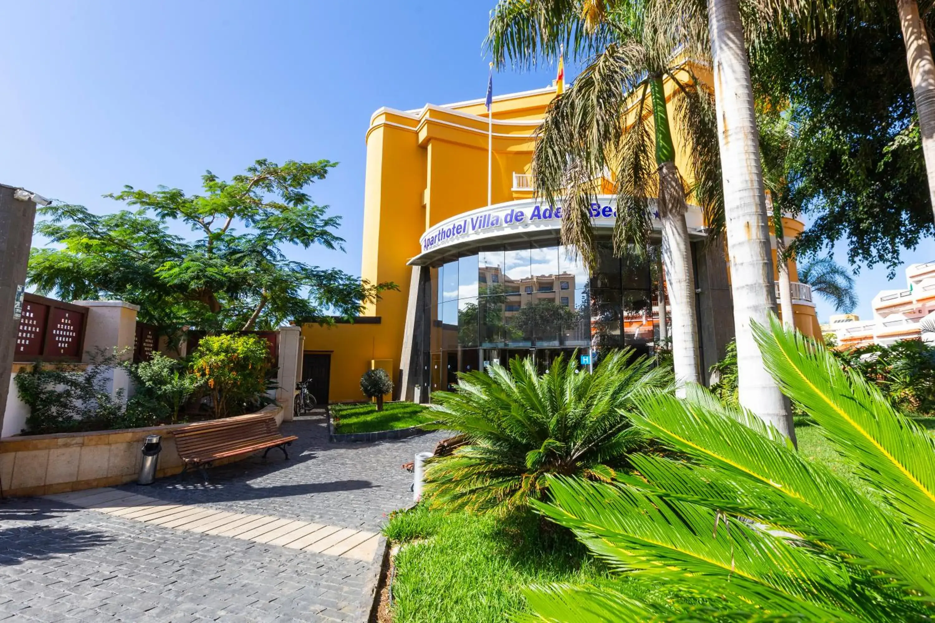 Facade/entrance, Property Building in Villa De Adeje Beach