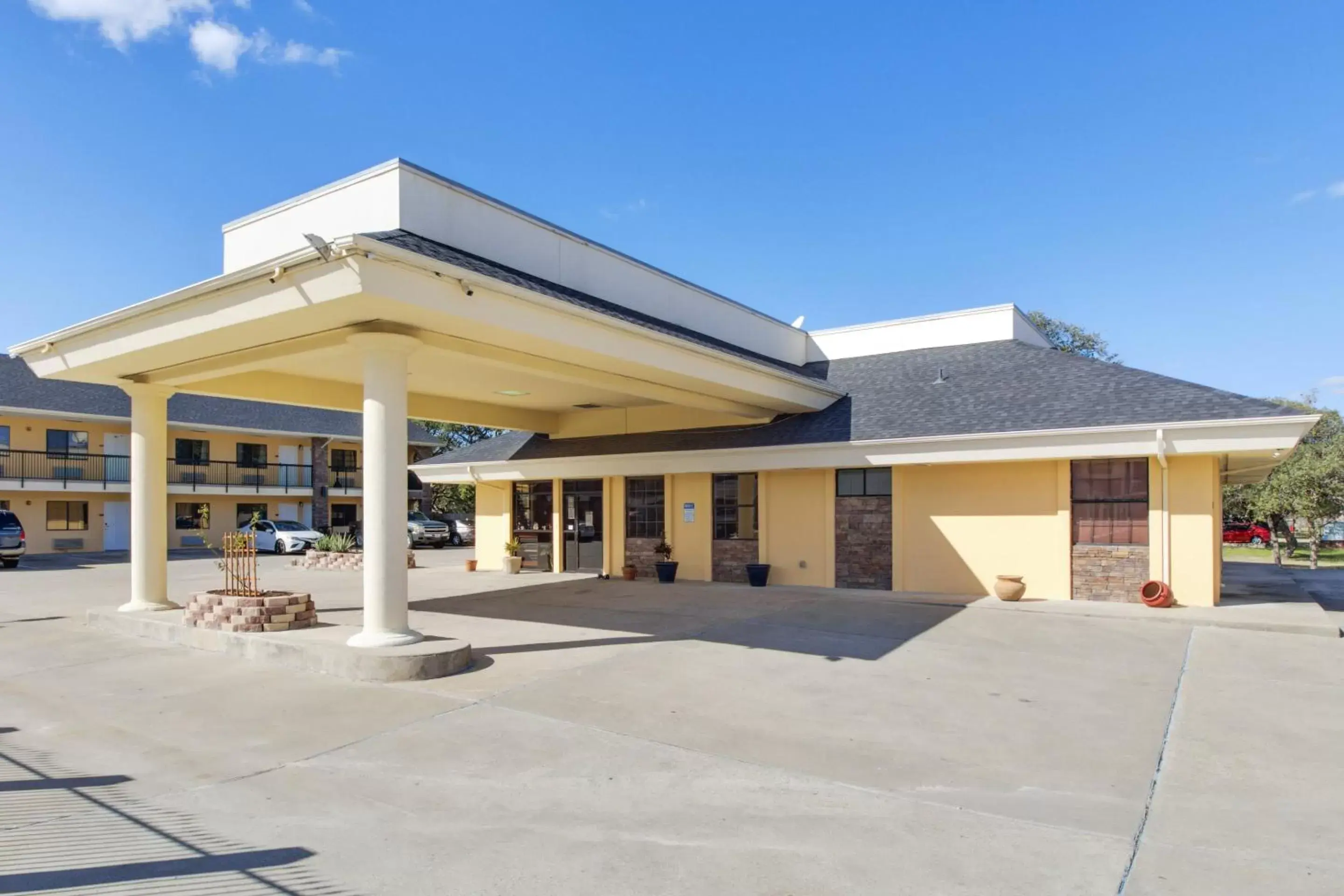 Facade/entrance, Property Building in OYO Hotel Ingleside TX