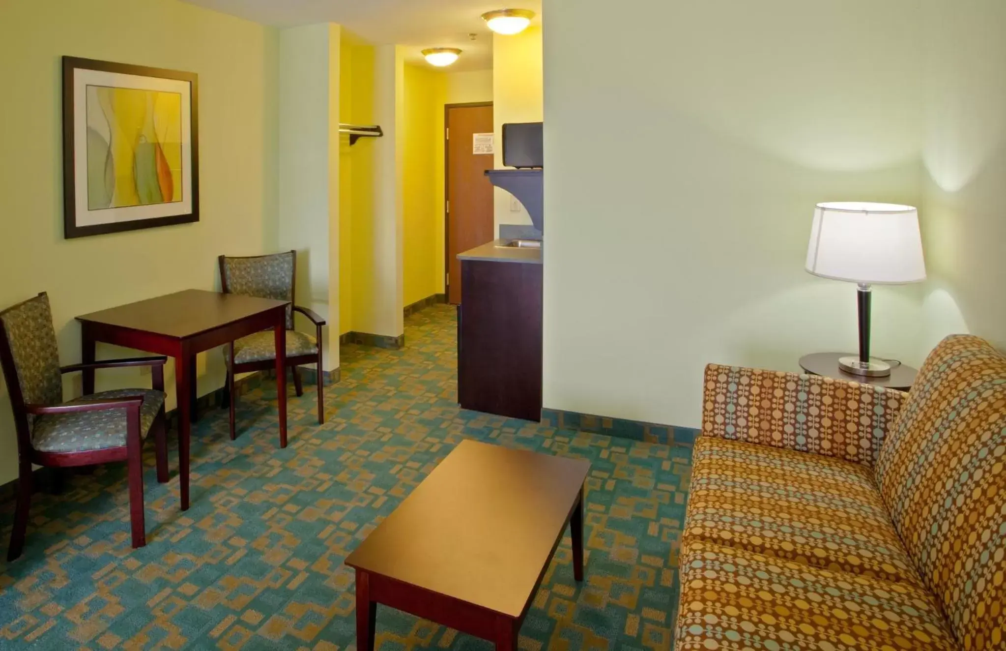 Bedroom, Seating Area in Holiday Inn Express Hotel & Suites Thornburg-S. Fredericksburg, an IHG Hotel
