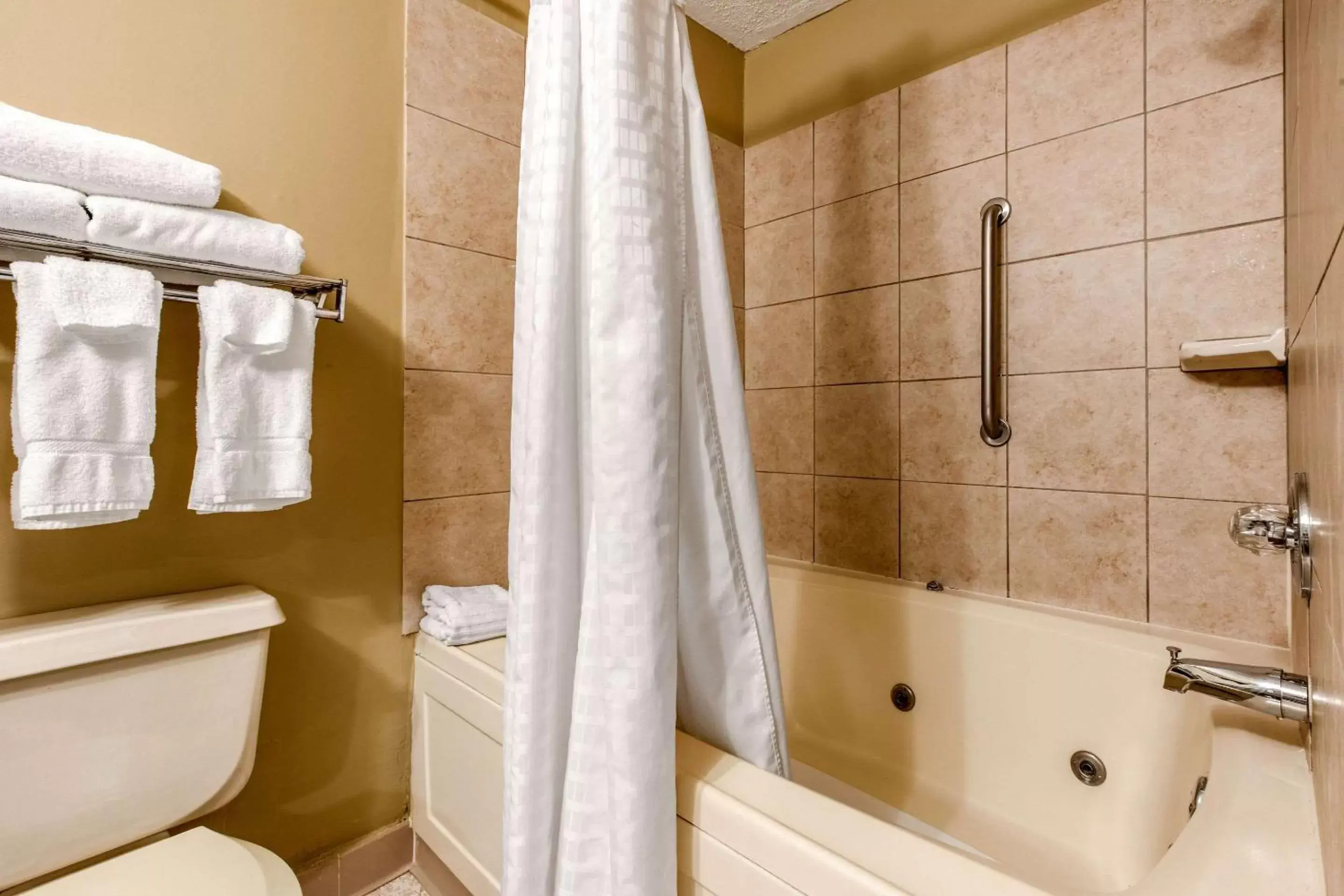 Bathroom in Quality Inn & Suites New Castle