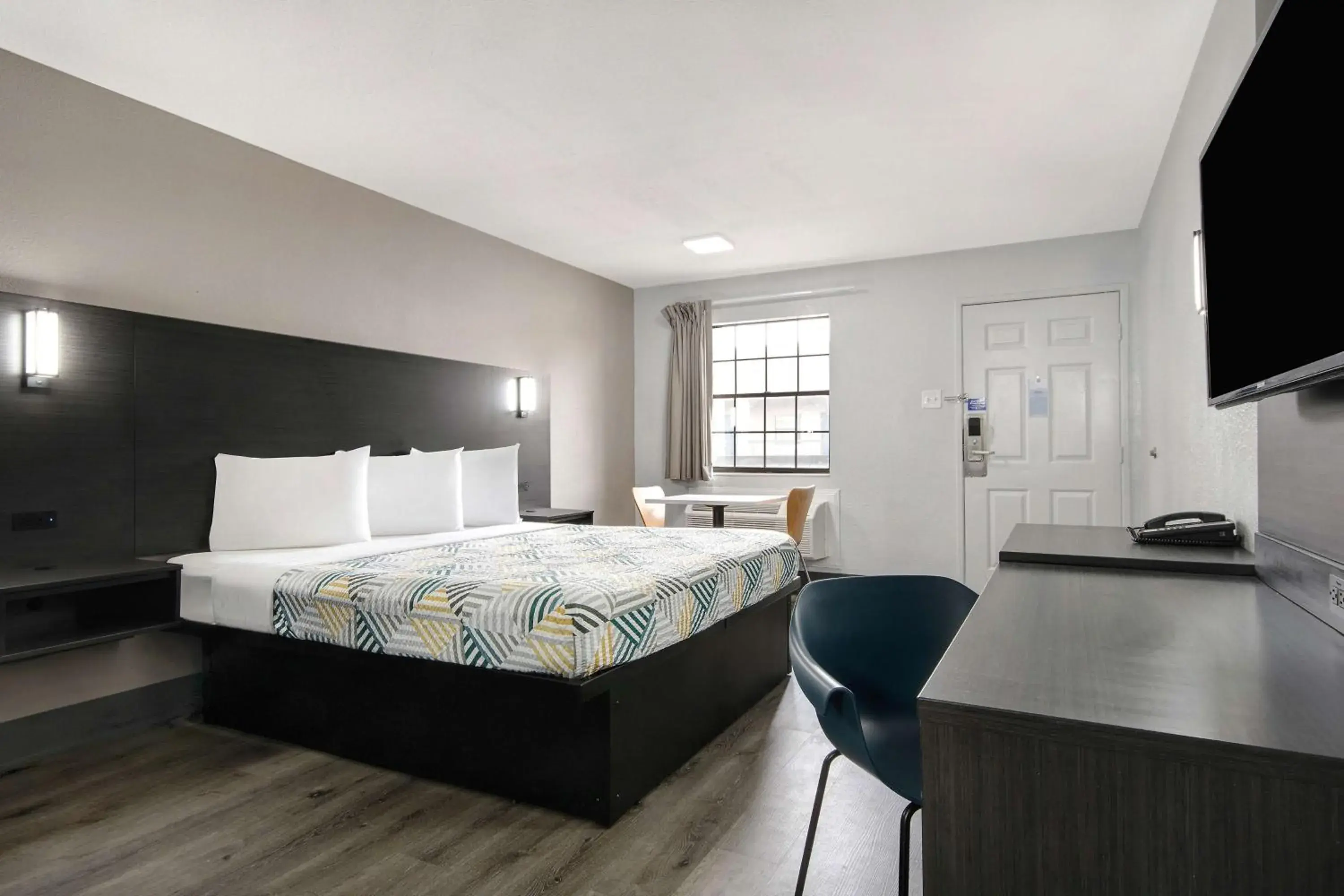 Bedroom in Motel 6-San Antonio, TX - Northwest Medical Center