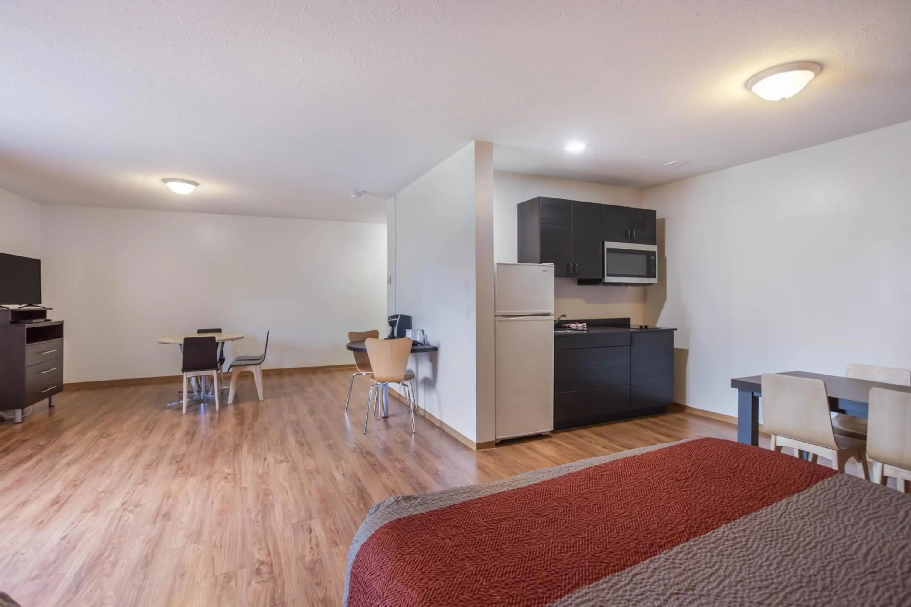 Photo of the whole room in Motel Bo-Camrose, AB