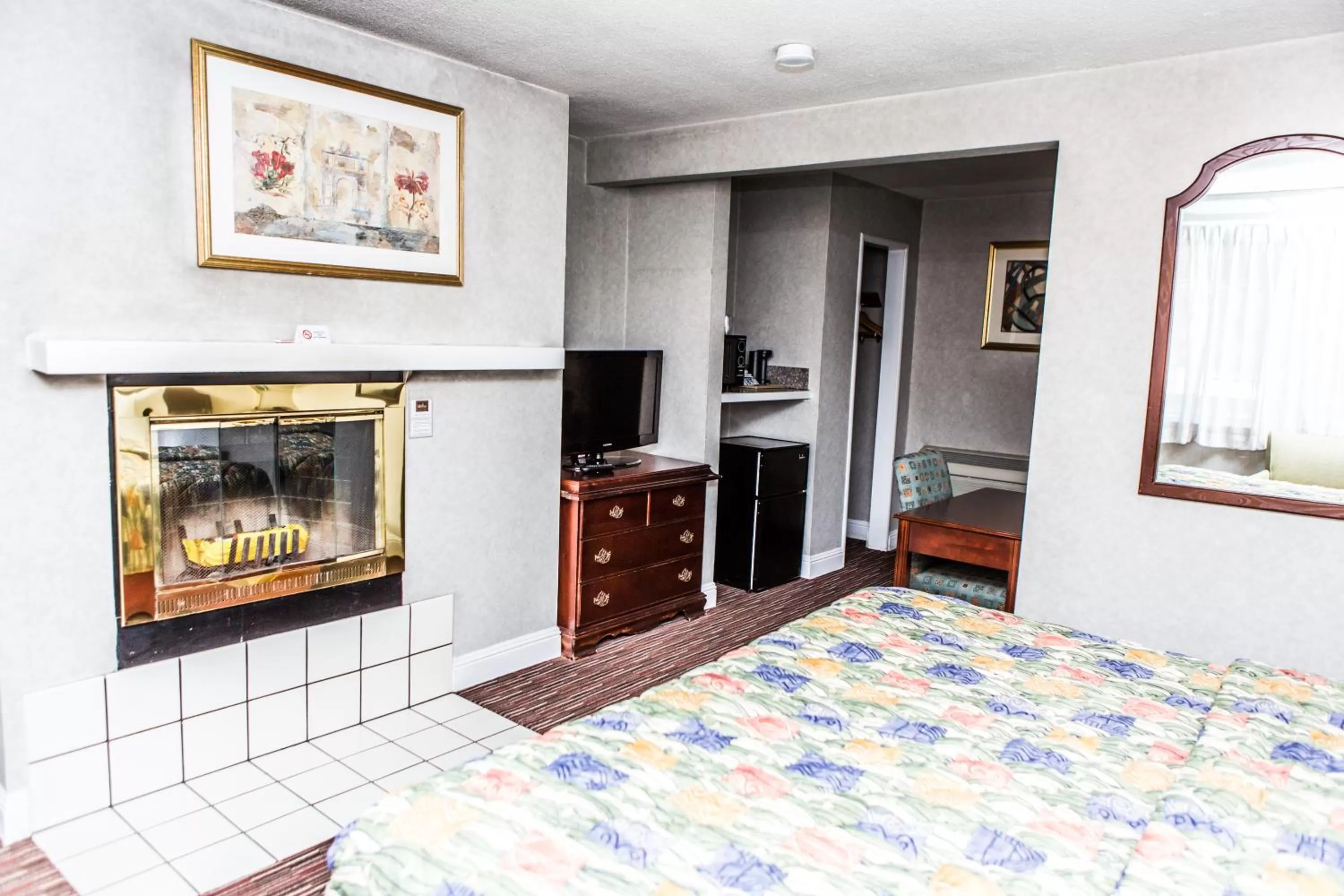 Photo of the whole room, Bed in Pelican Inn