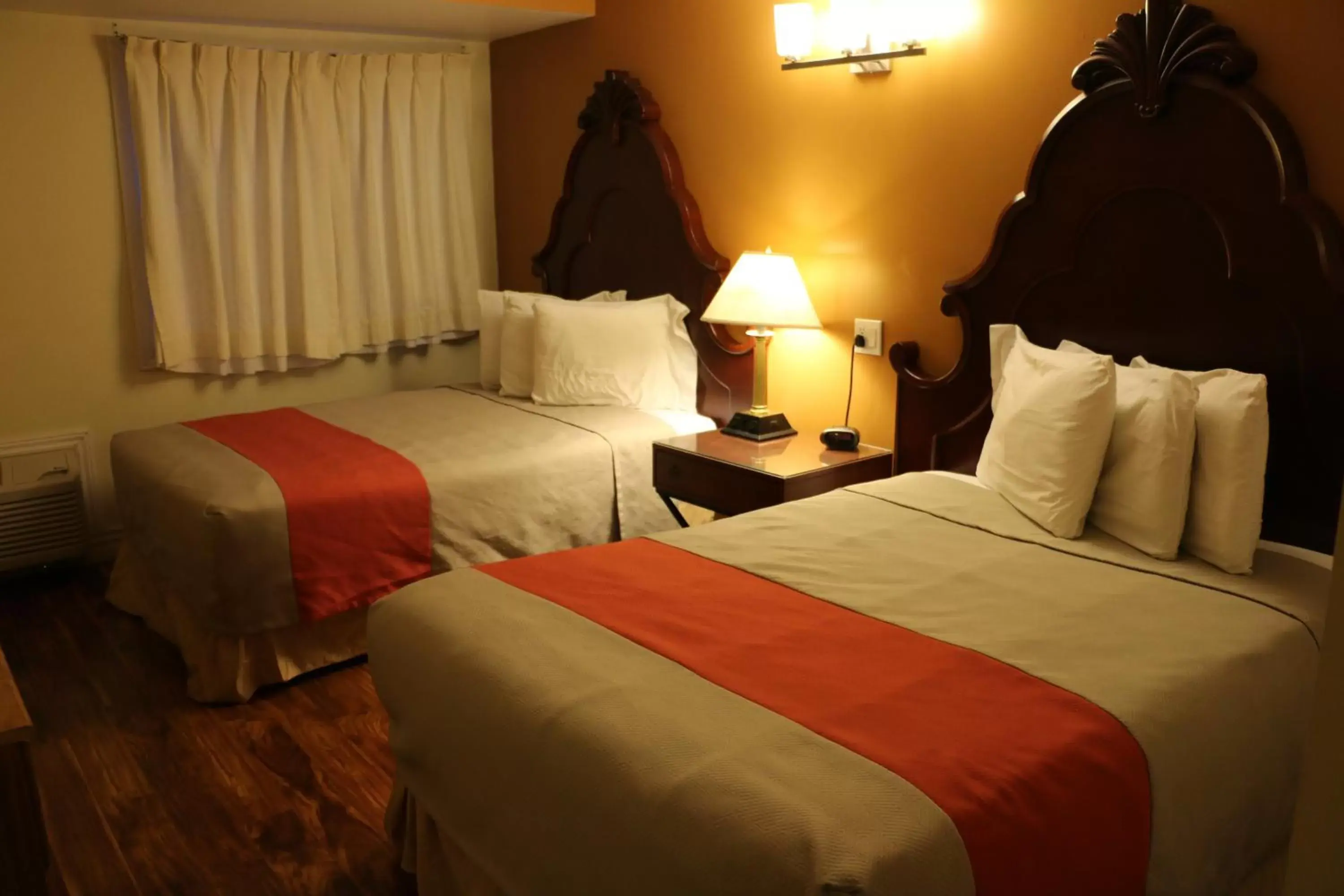 Bedroom, Bed in Midtown Motel & Suites