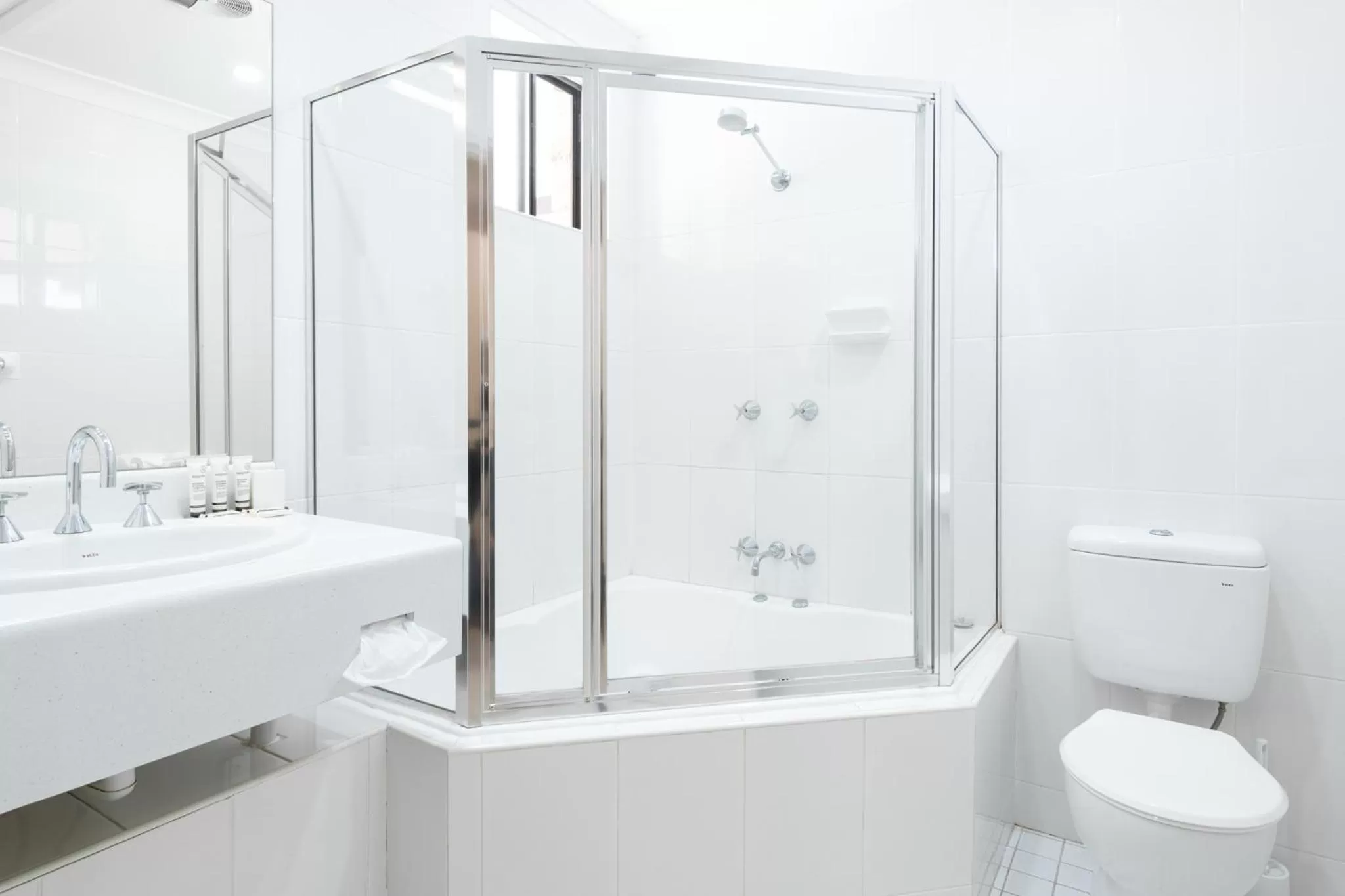 Bathroom in Zig Zag Motel & Apartments