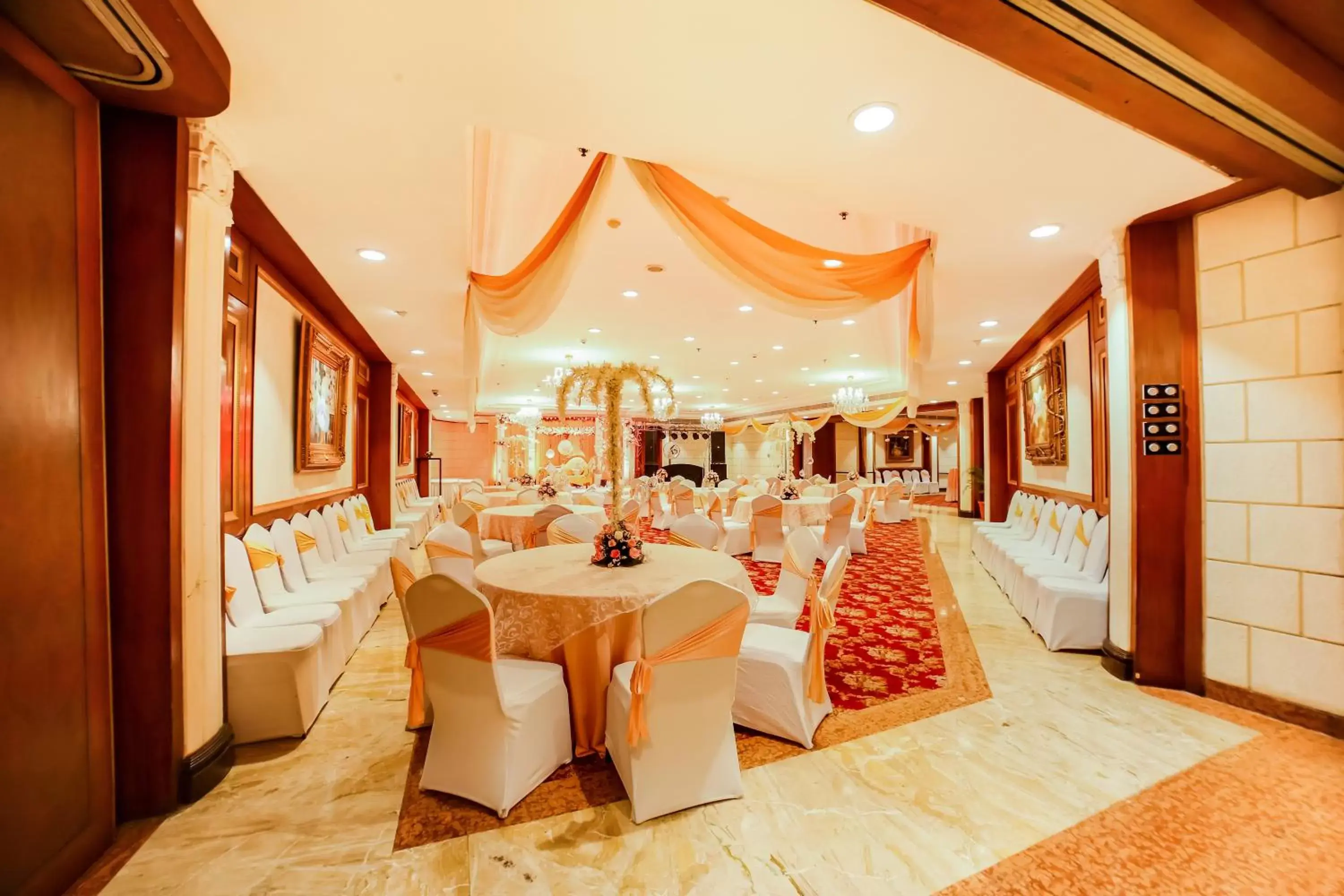 wedding, Banquet Facilities in Hotel The Royal Plaza