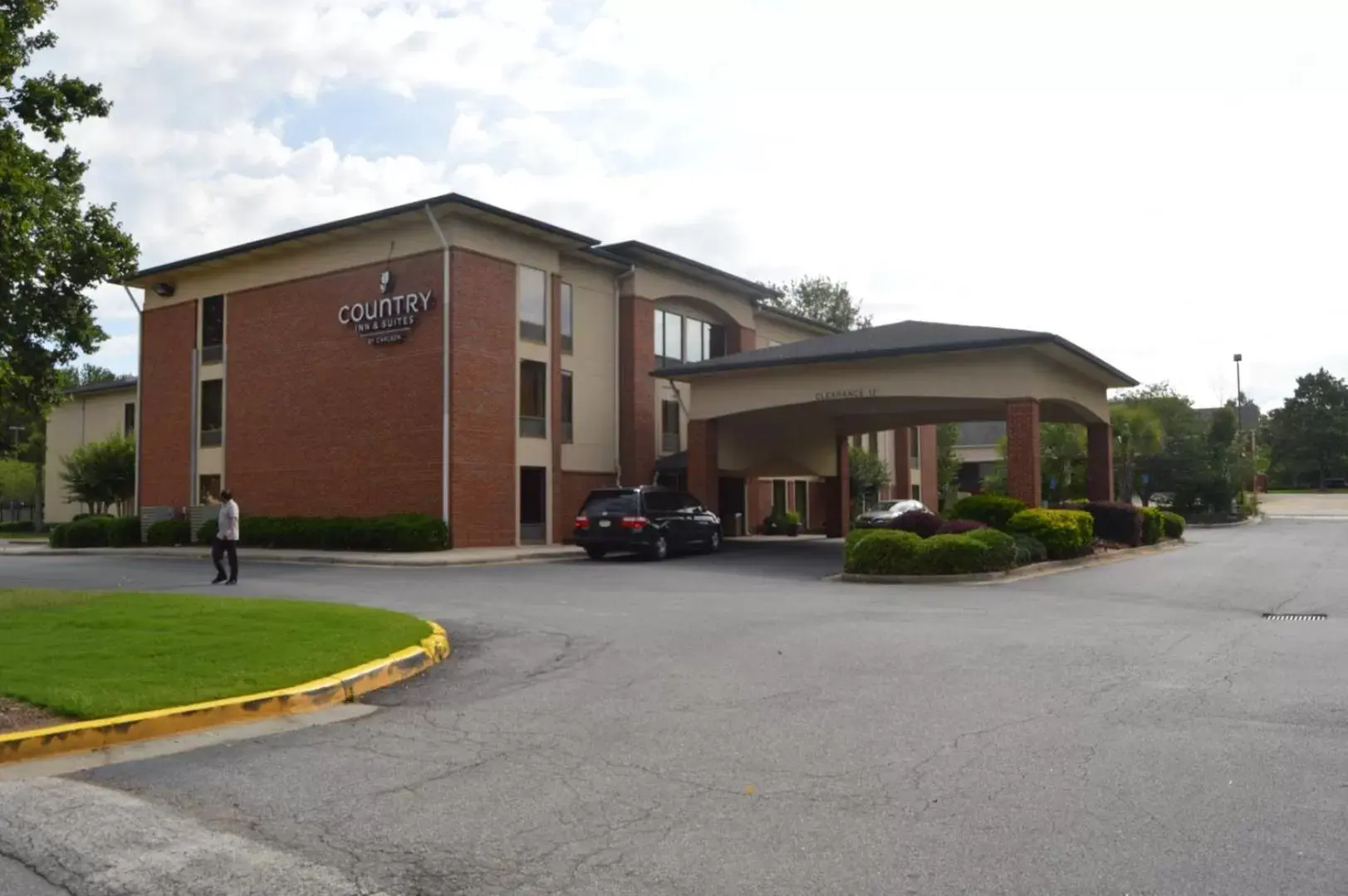 Property Building in Country Inn & Suites by Radisson, Alpharetta, GA