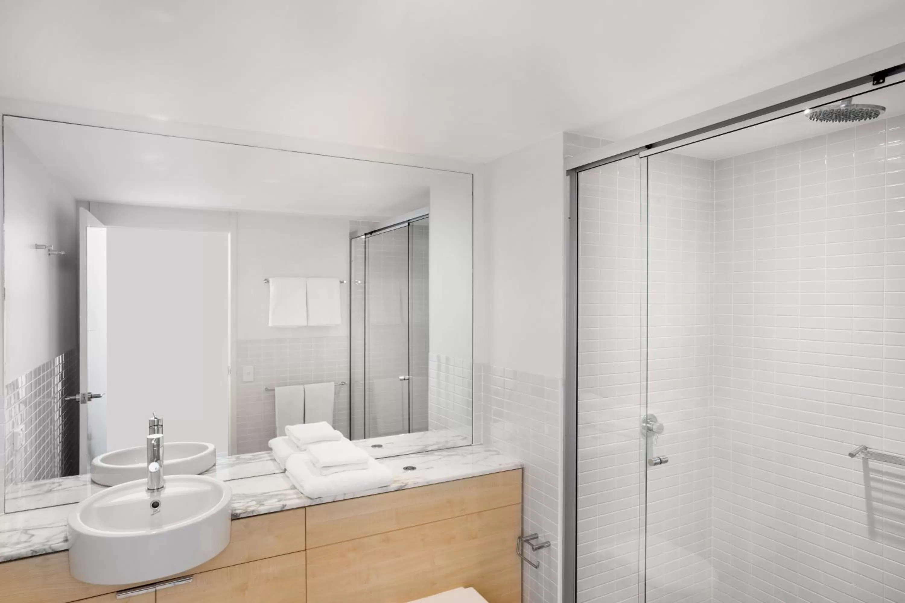 Bathroom in Peppers Blue on Blue