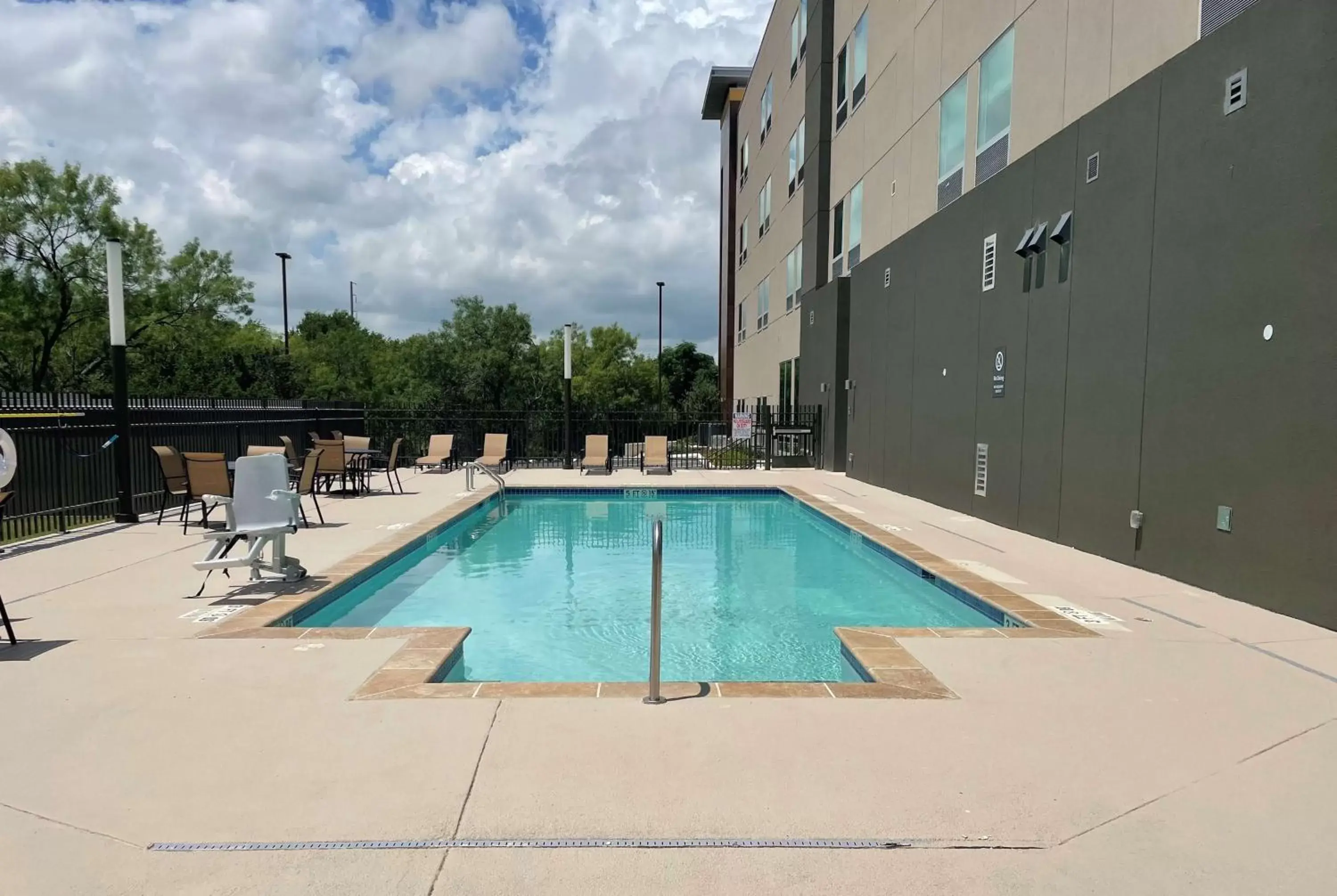 Activities, Swimming Pool in La Quinta Inn & Suites by Wyndham San Antonio Seaworld LAFB