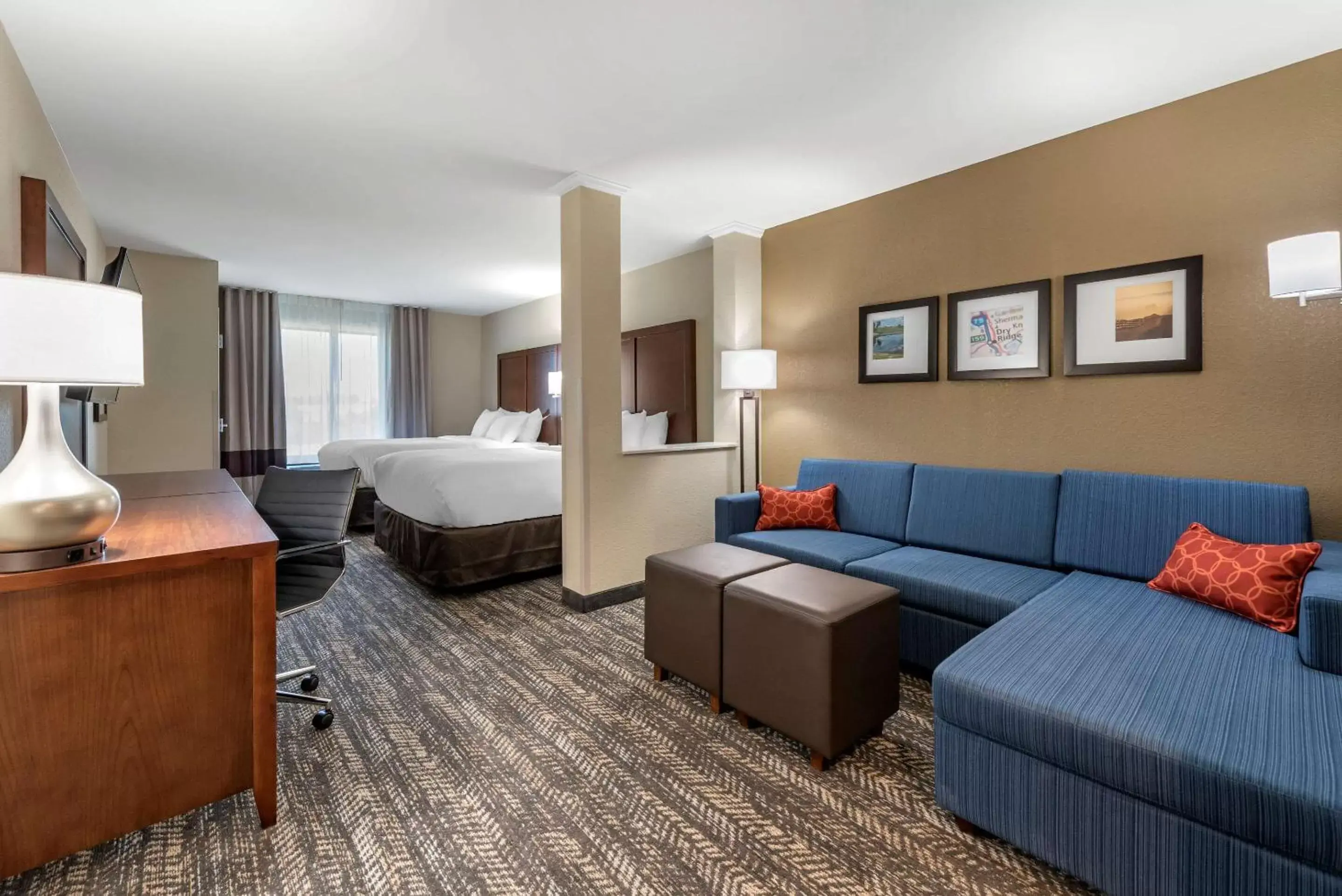 Photo of the whole room in Comfort Suites