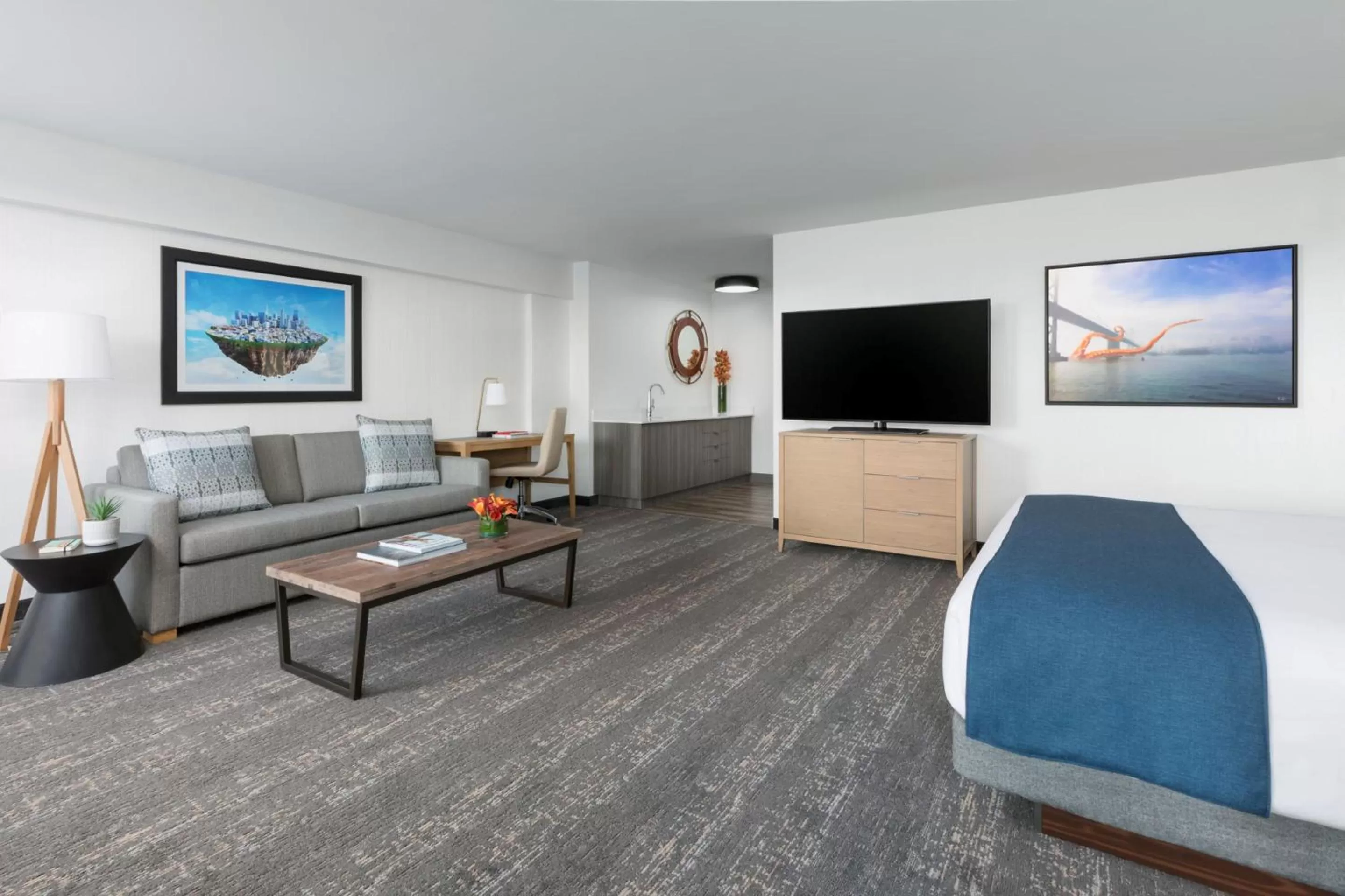 TV and multimedia in Hotel Caza