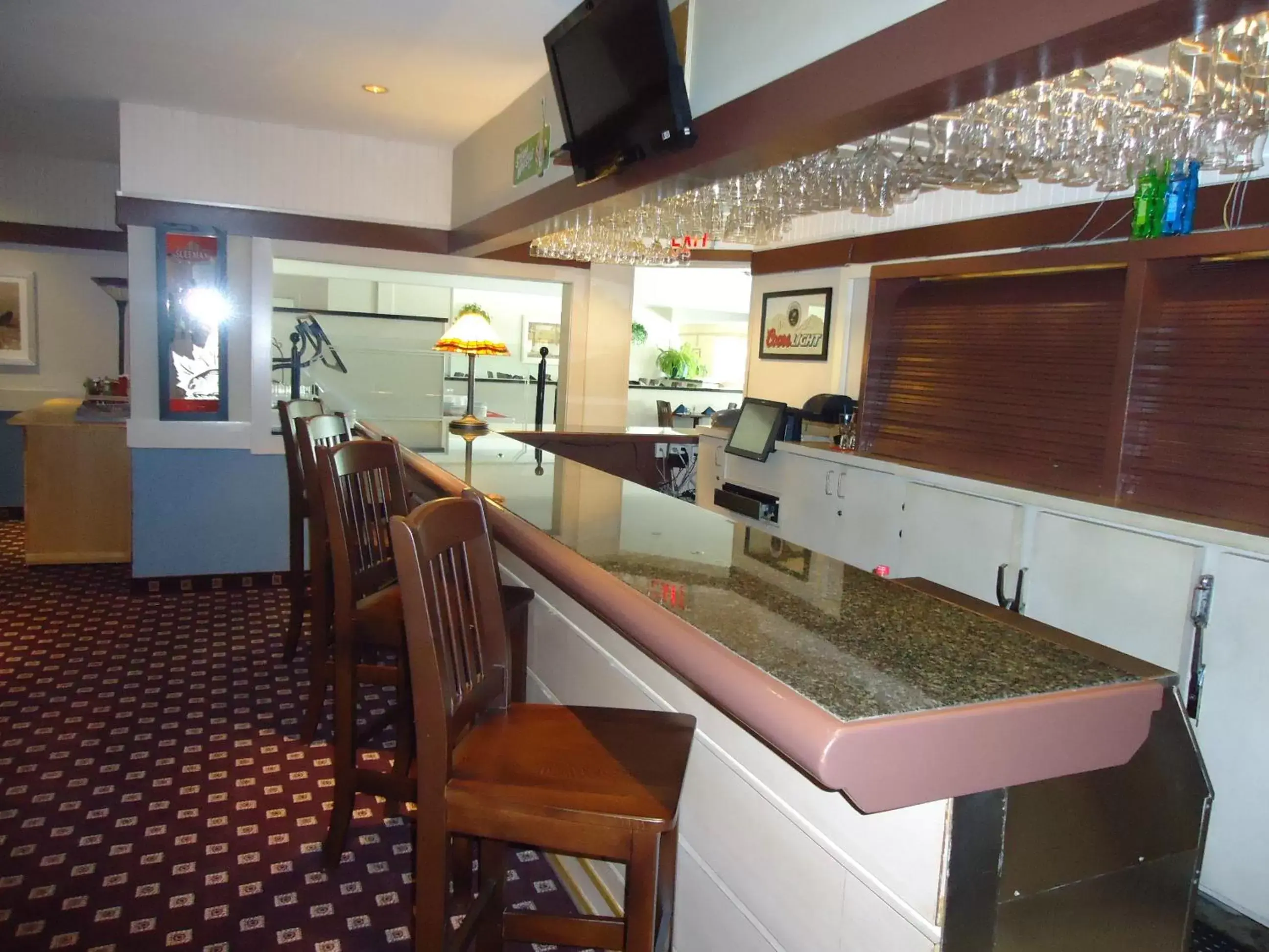 Restaurant/places to eat, Kitchen/Kitchenette in Ramada by Wyndham Trenton