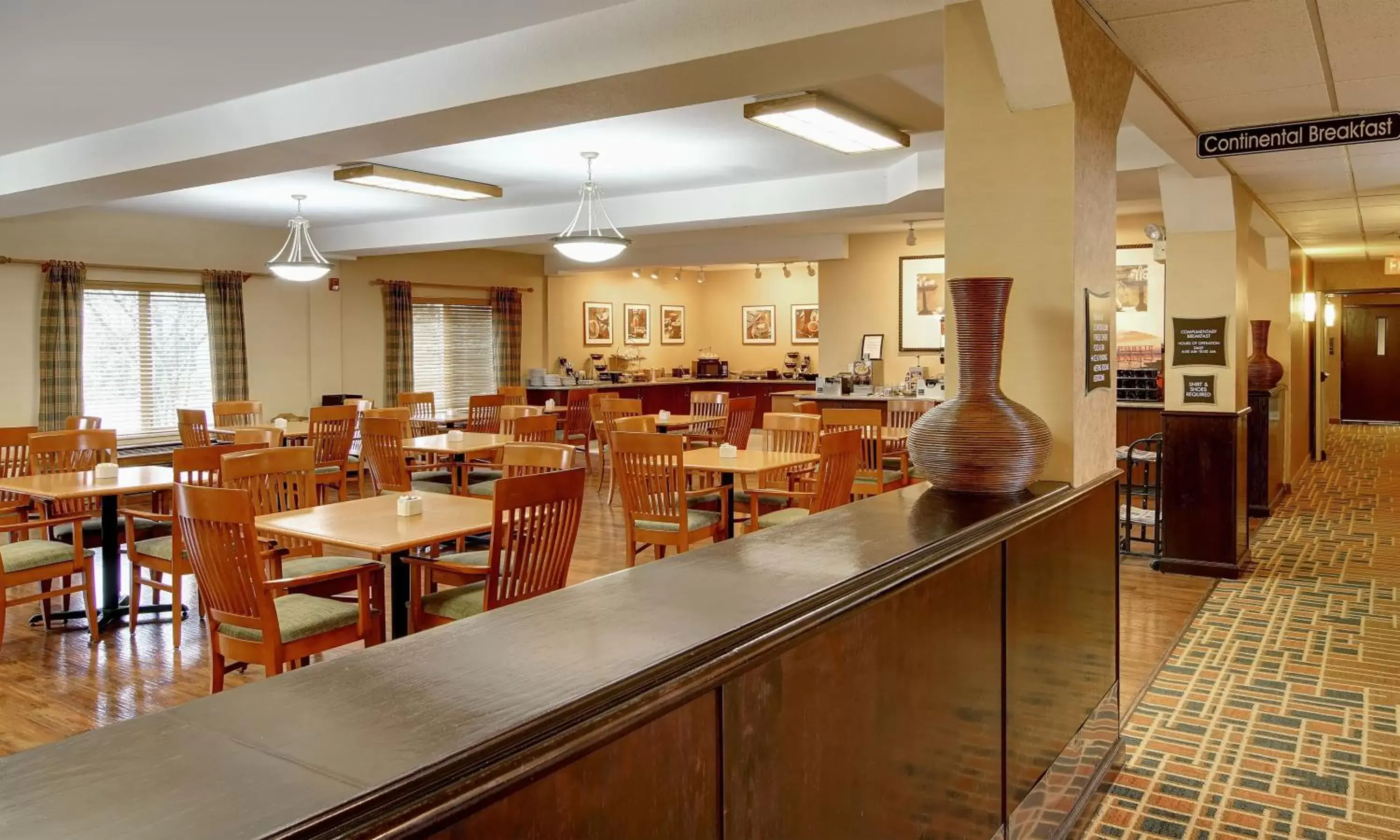 Restaurant/Places to Eat in Phoenix Inn Suites Albany