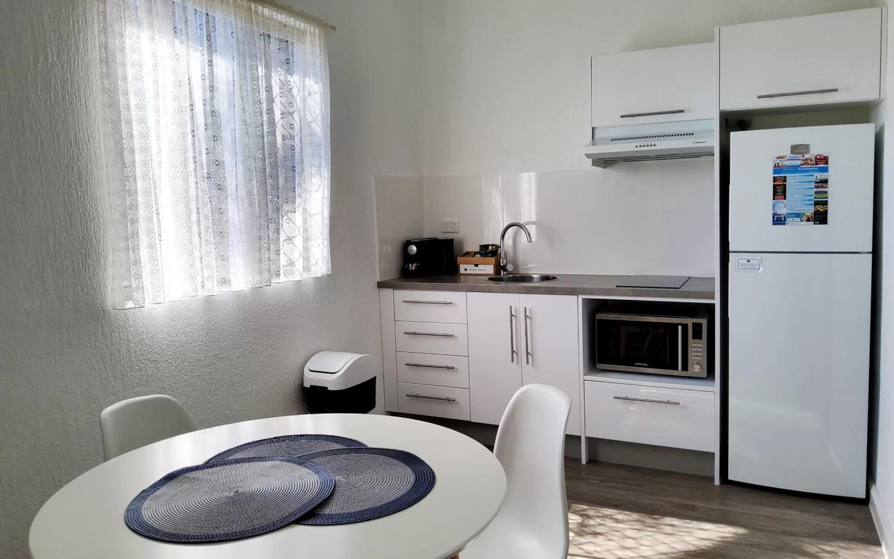 Kitchen or kitchenette in Archer Park Motel