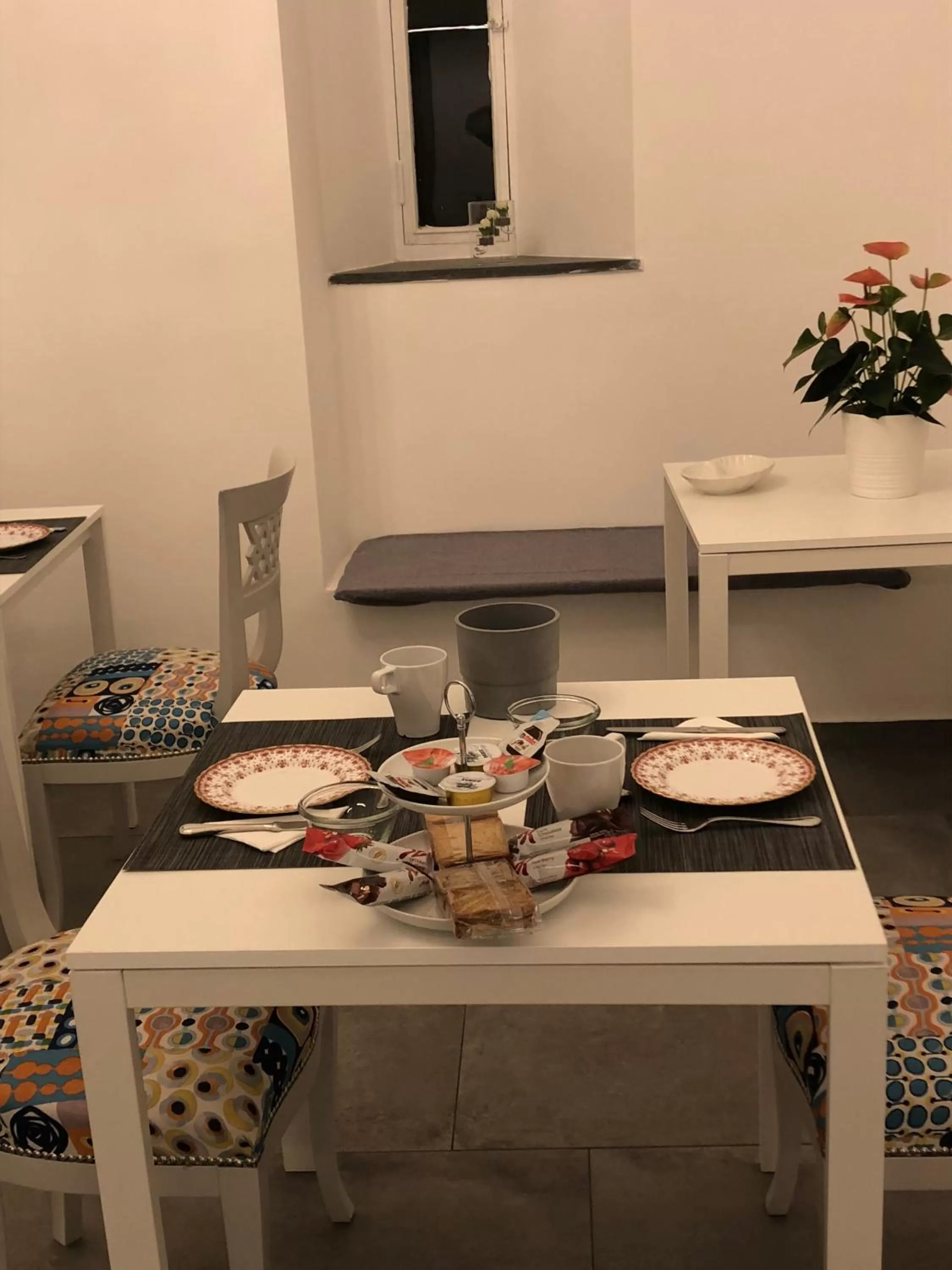 Communal lounge/ TV room in Specchio di Parthenope B&B