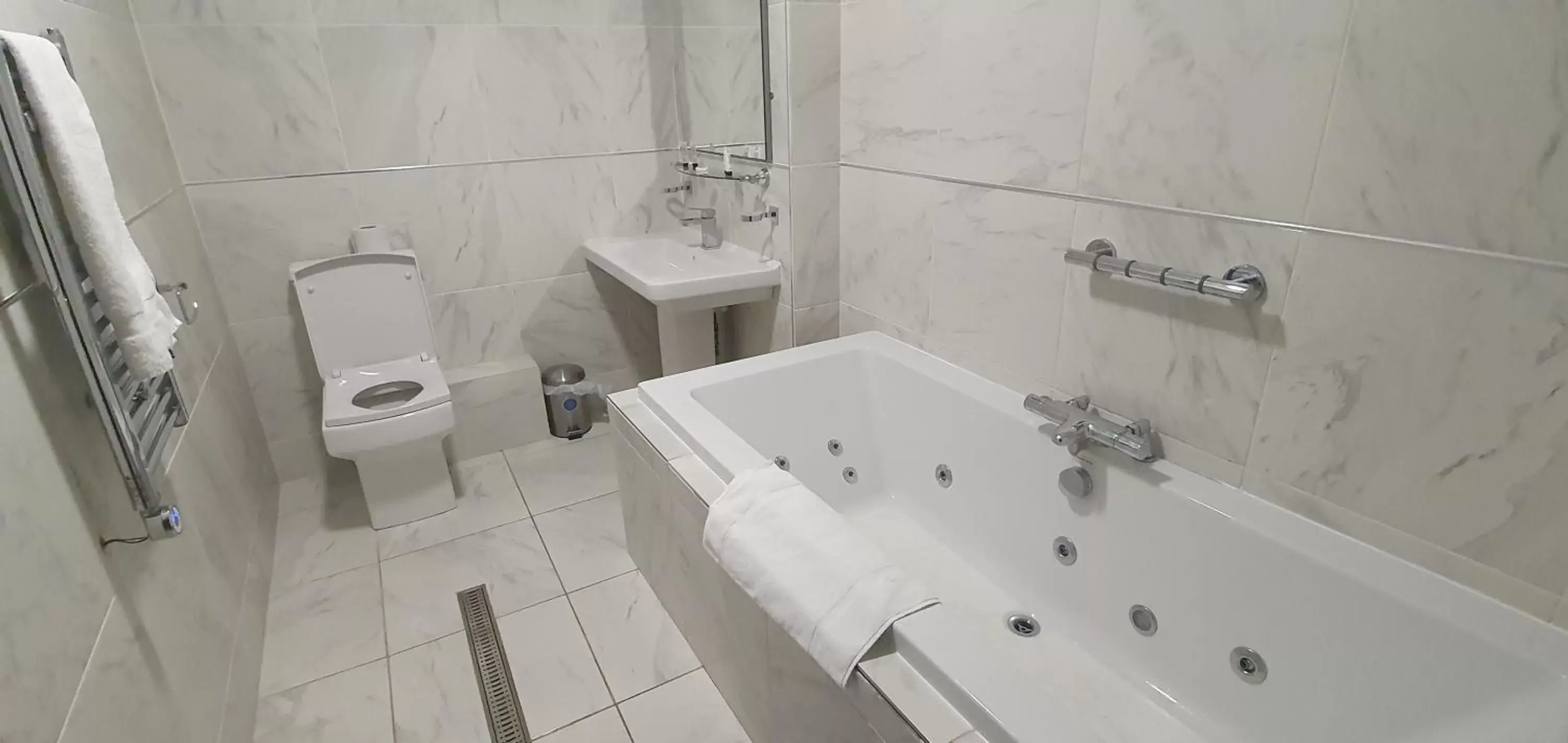 Bathroom in Gilson Hotel