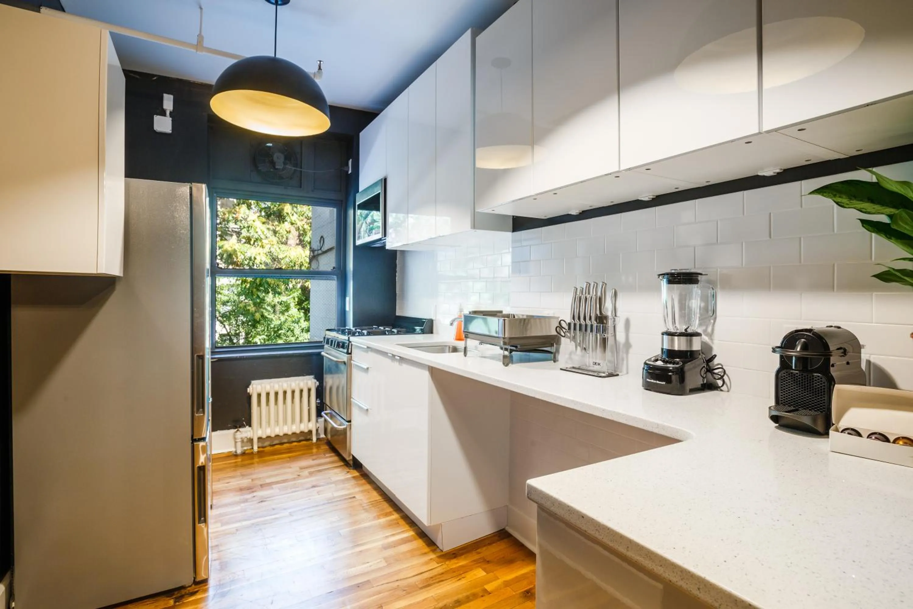Communal kitchen in Lamartine Chelsea