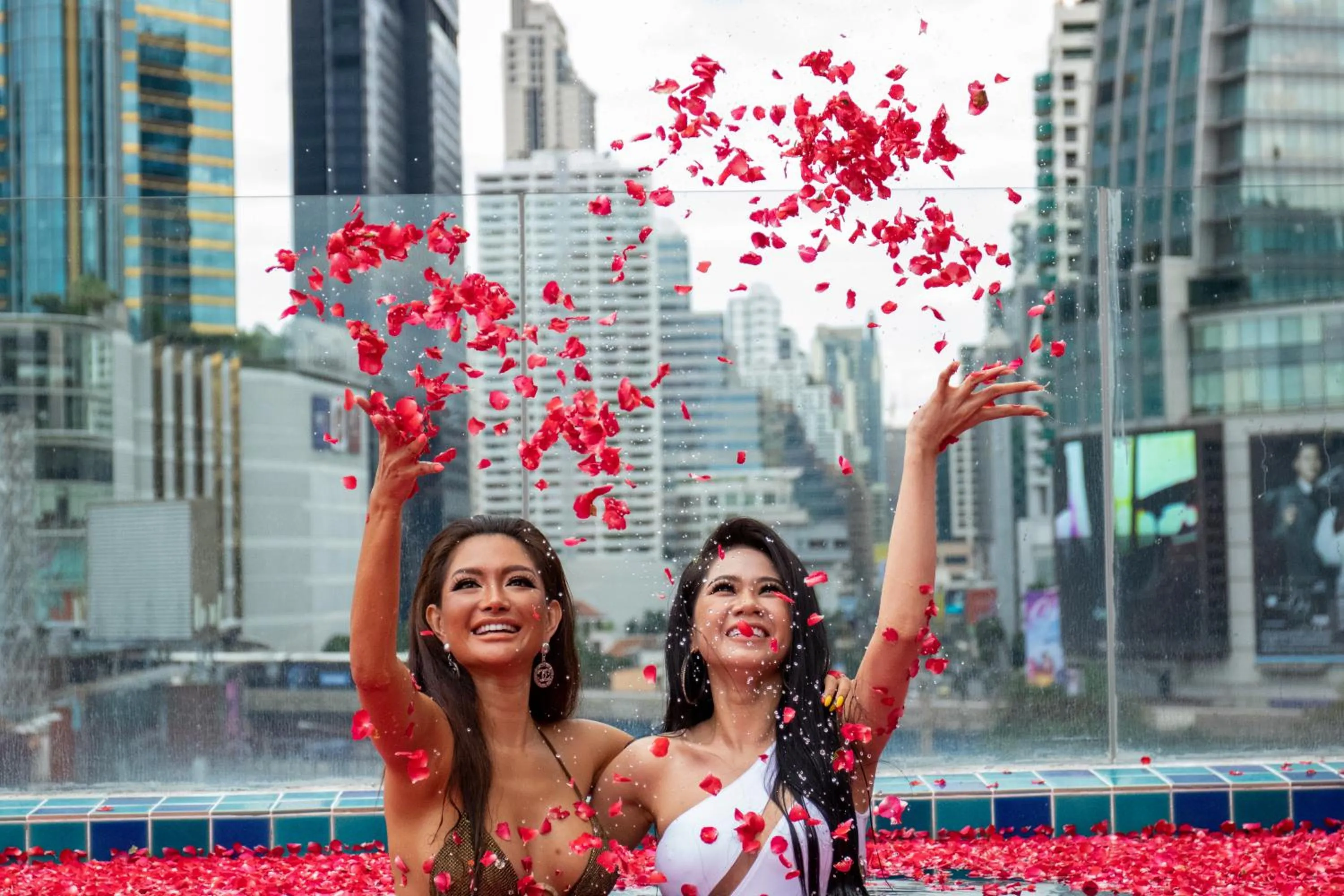 Swimming pool in Hotel Clover Asoke - SHA Extra Plus