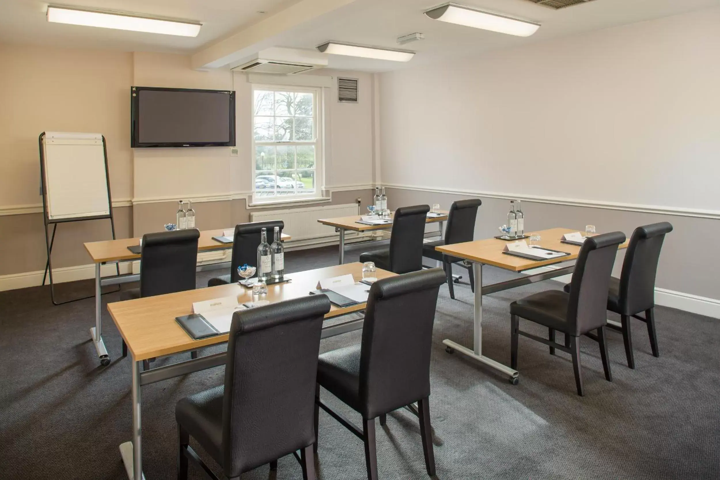 Business facilities, Restaurant/Places to Eat in The Regency Hotel