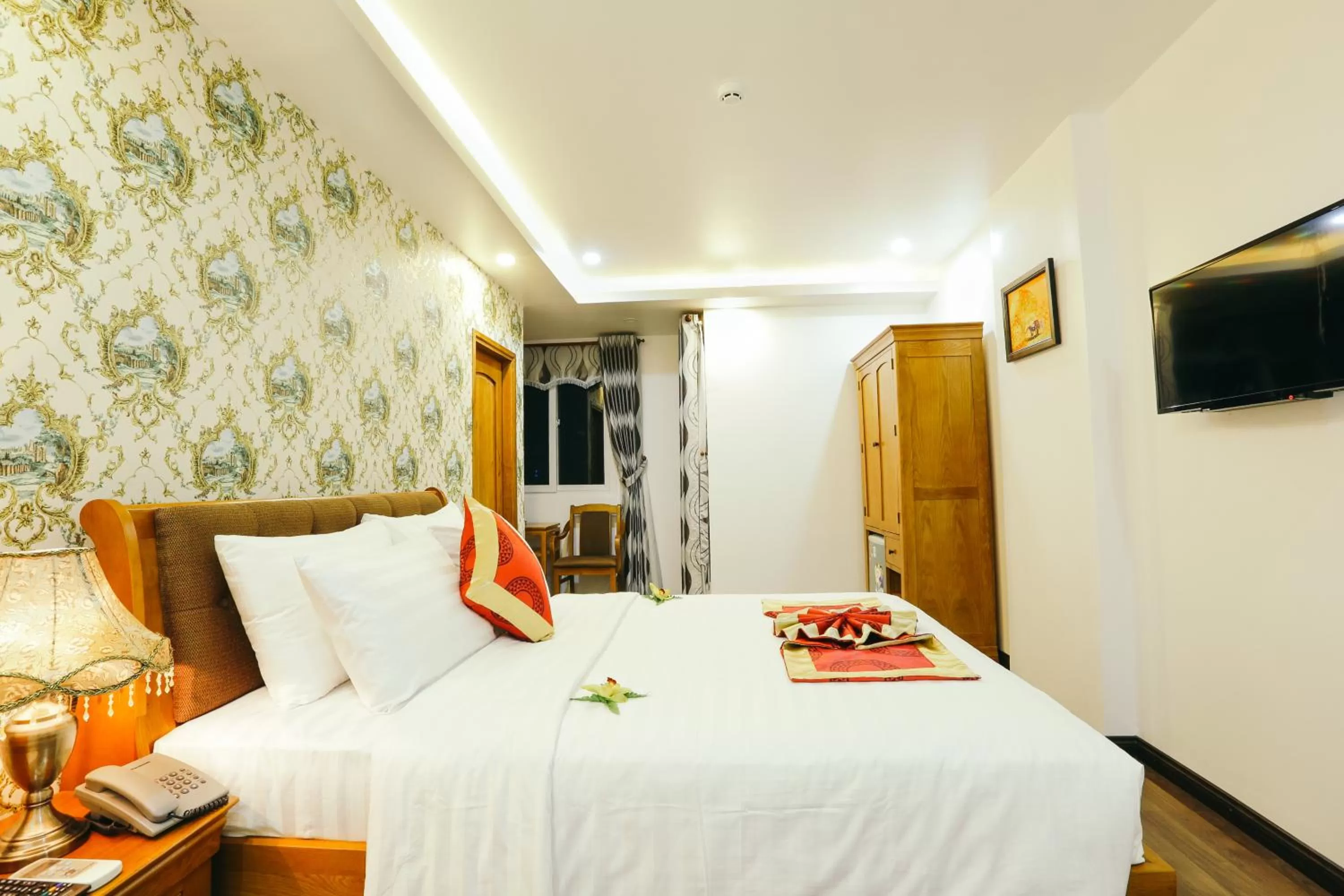 Photo of the whole room, Bed in The Airport Hotel