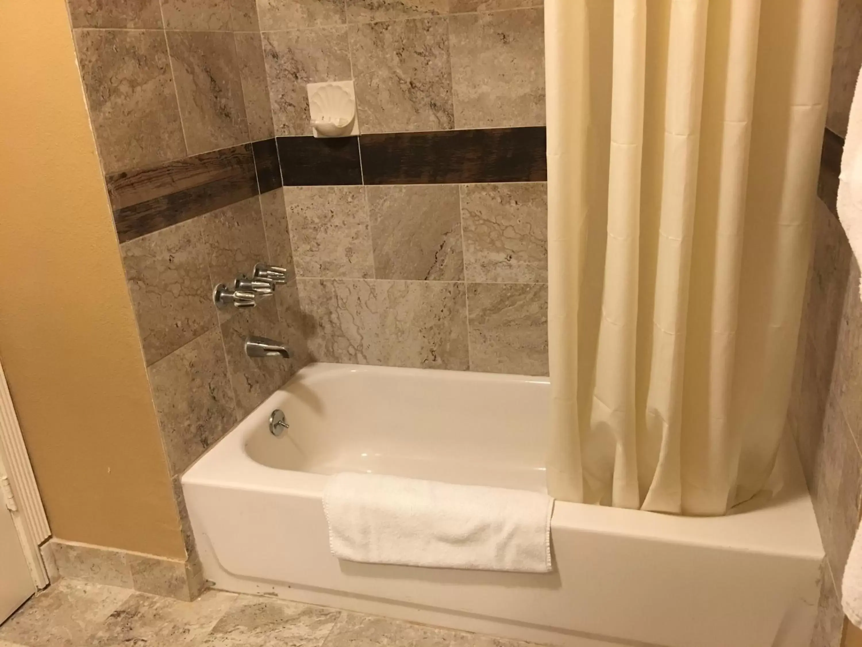 Bathroom in Budget Inn LAX-Lawndale