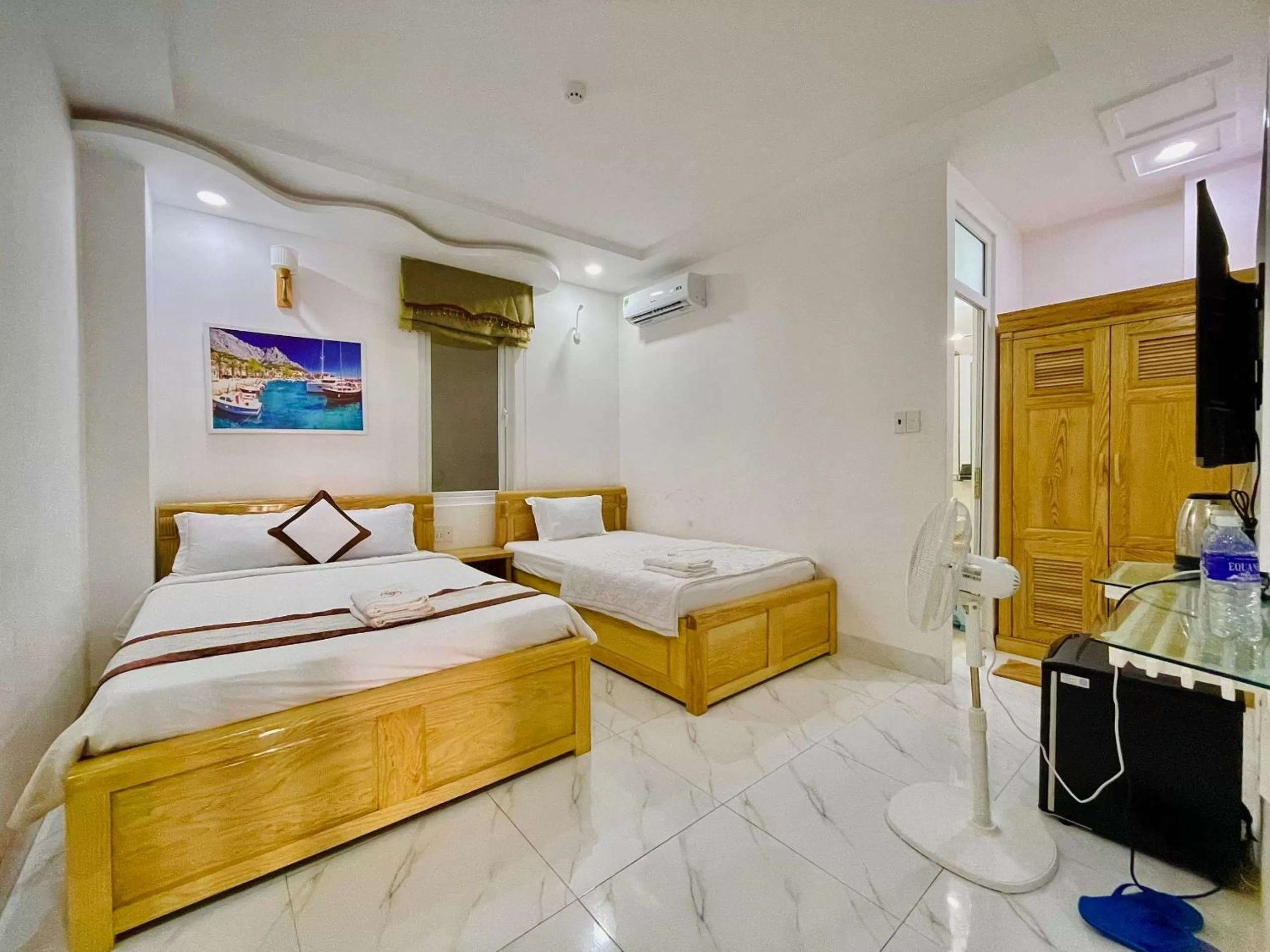 Bedroom, Bed in Diamond Hotel