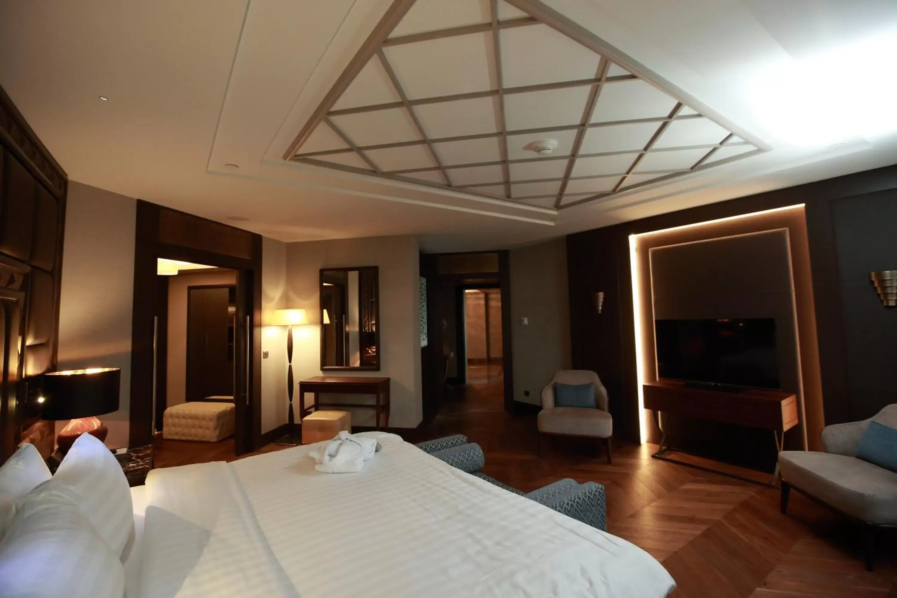 Bedroom, TV/Entertainment Center in International Hotel Tashkent