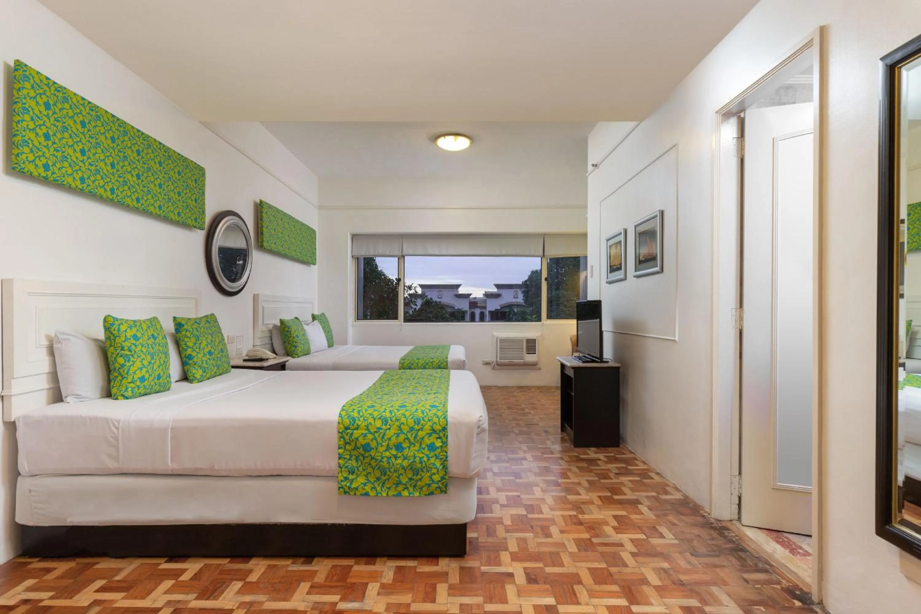 Photo of the whole room, Bed in Orchid Garden Suites