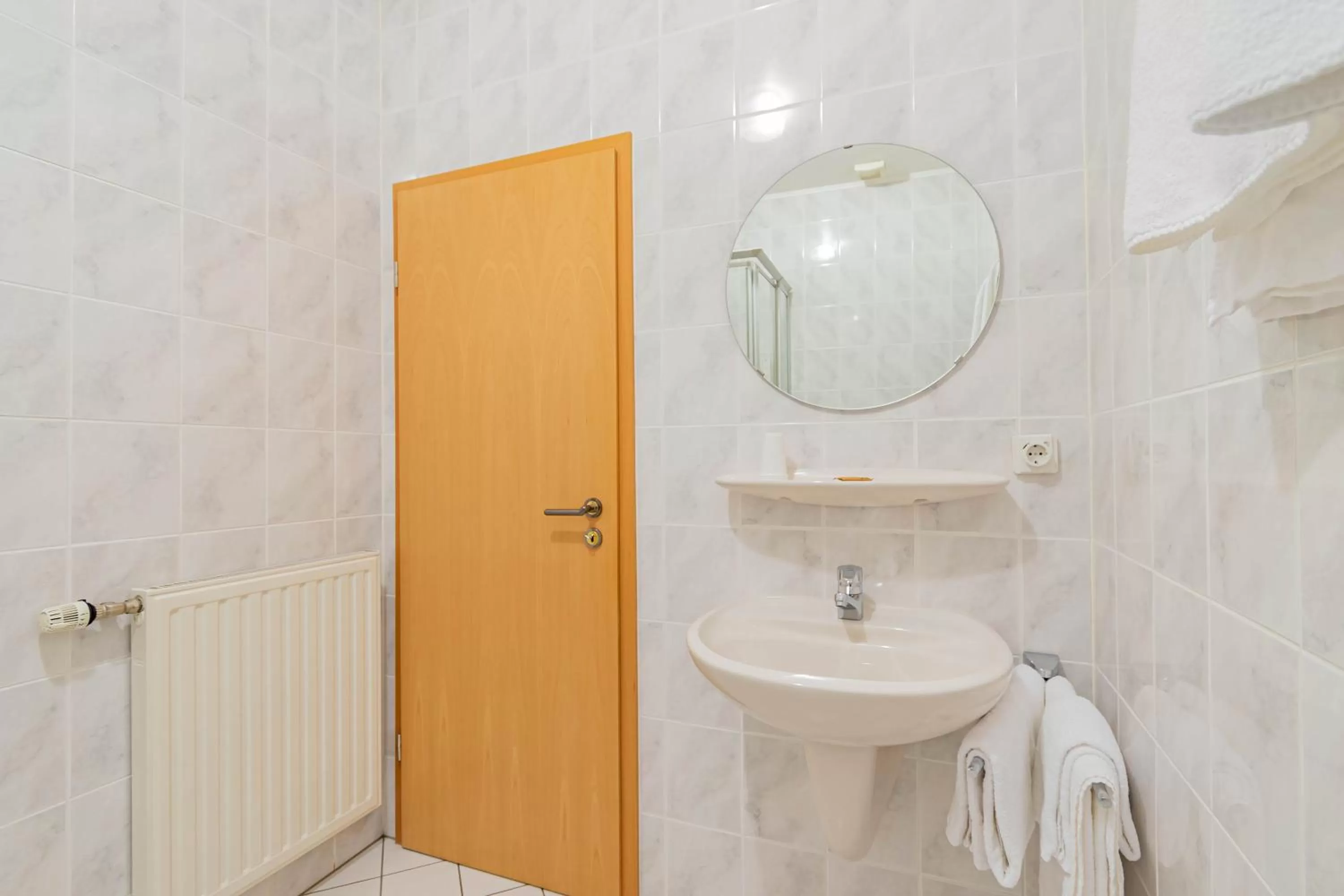 Bathroom in Hôtel Le Petit Poète