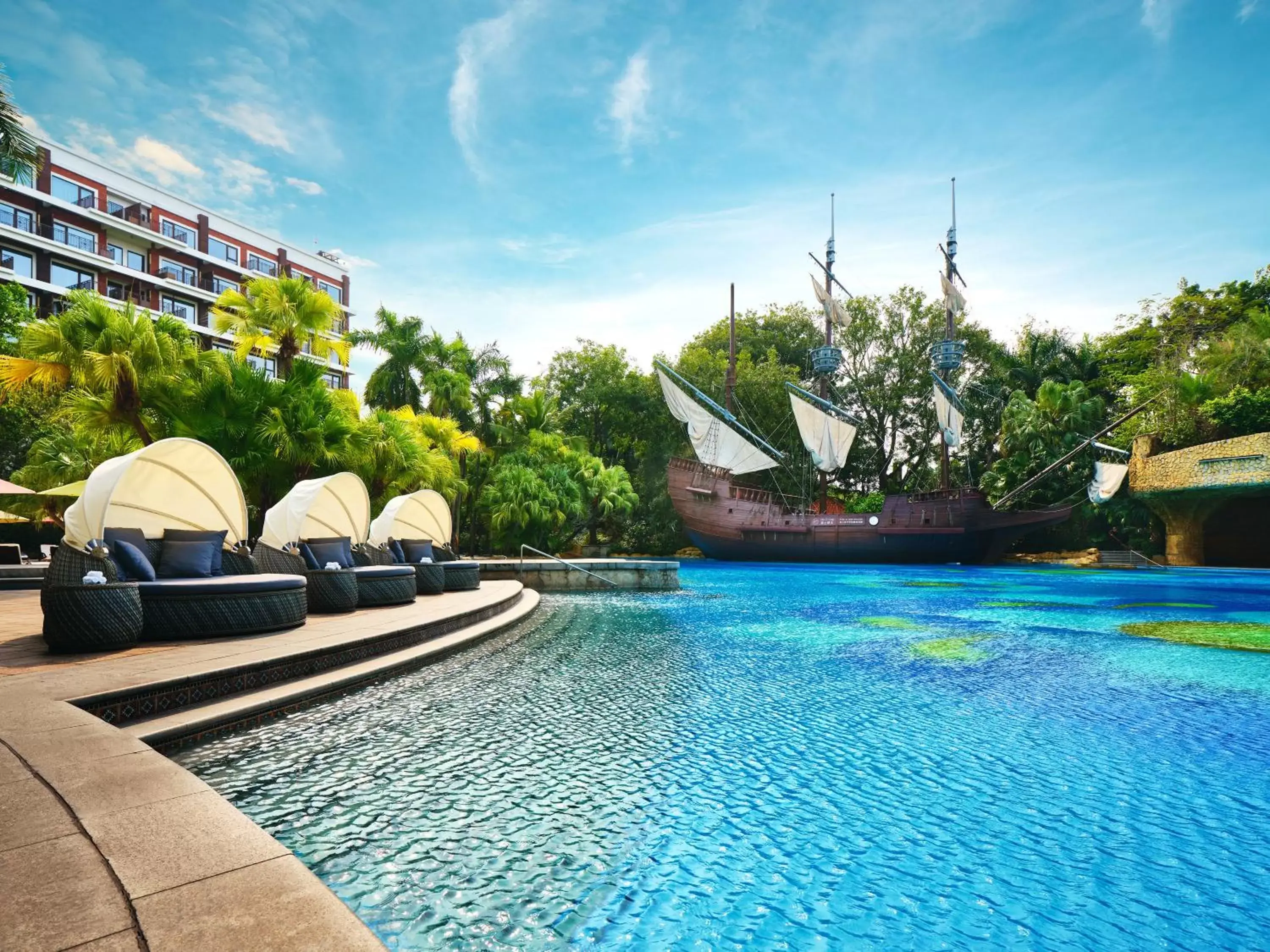 Swimming Pool in InterContinental Shenzhen, an IHG Hotel