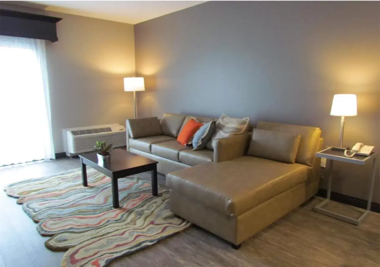 Living room, Seating Area in Hotel at Batavia Downs