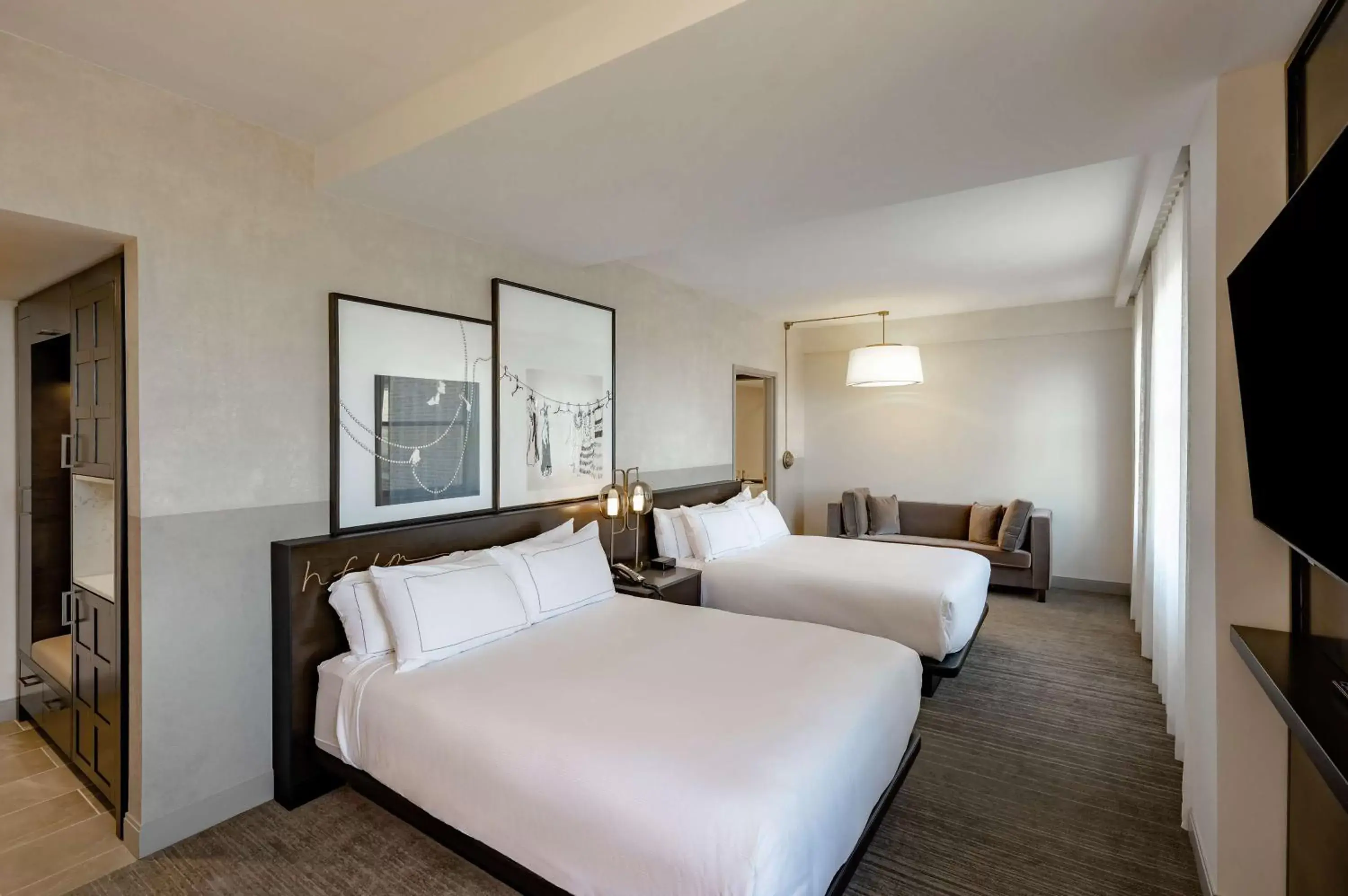 Queen Room with Two Queen Beds in Hotel Fort Des Moines, Curio Collection By Hilton