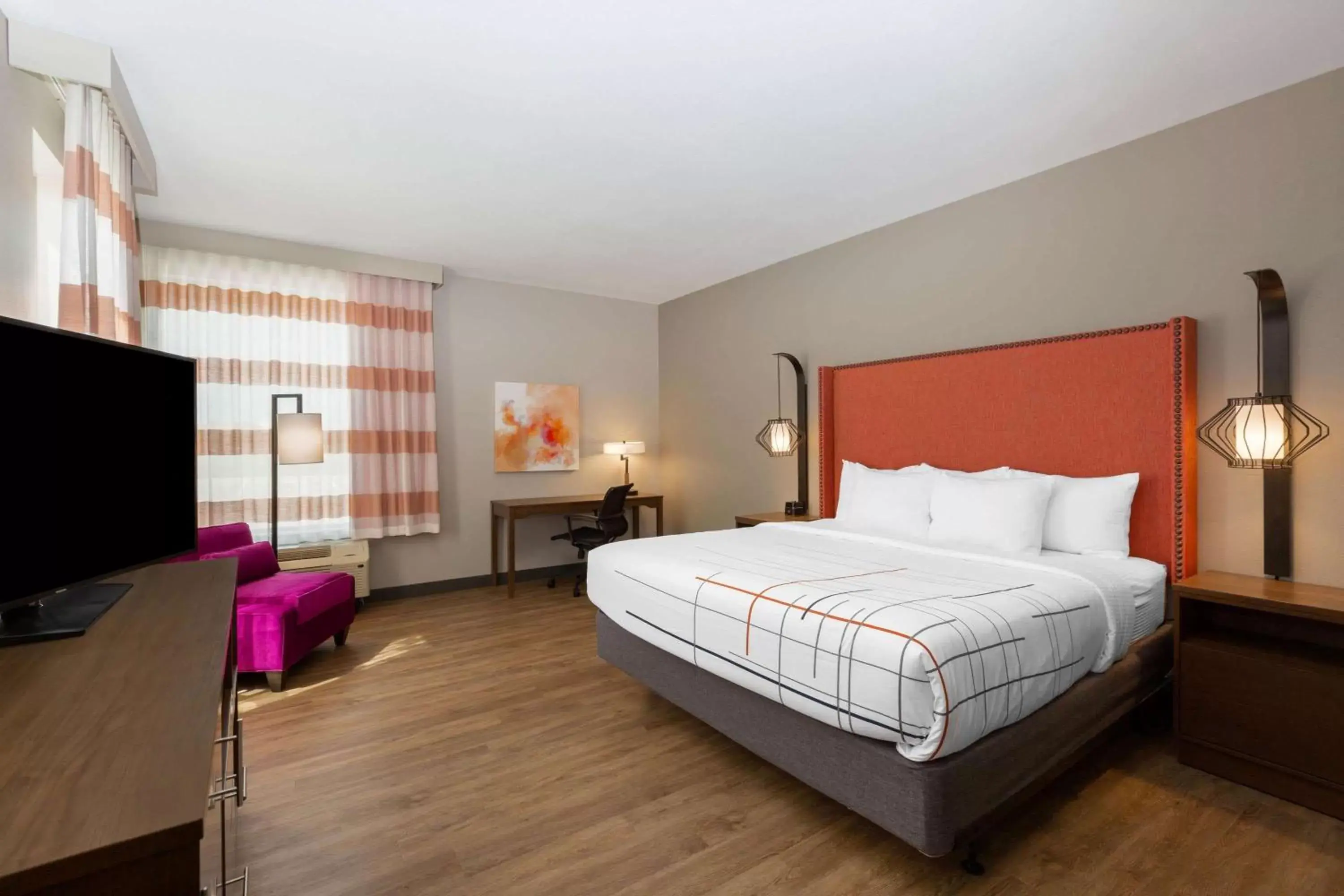 Photo of the whole room, Bed in La Quinta by Wyndham Altoona Des Moines Photo of the whole room, Bed in La Quinta by Wyndham Altoona Des Moines